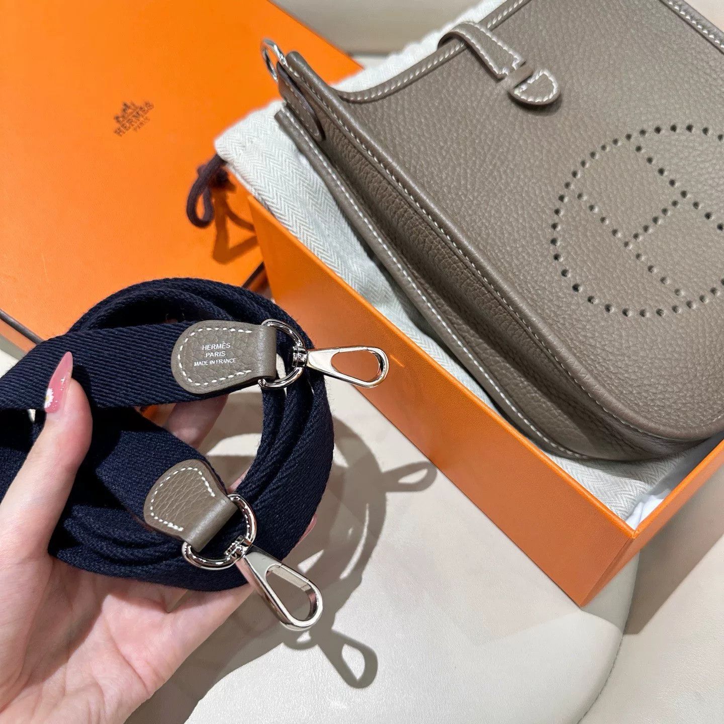 Hermes Hermes Evelyne Elephant Gray Gold Clasp Size ONE SIZE - 5 Thumbnail