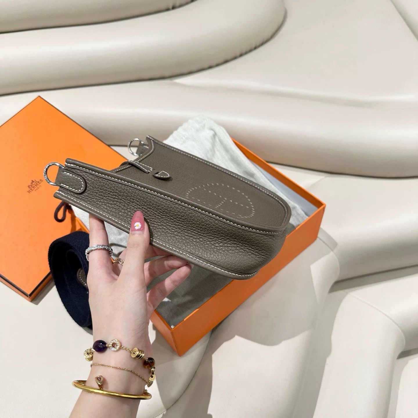 Hermes Hermes Evelyne Elephant Gray Gold Clasp Size ONE SIZE - 2 Thumbnail
