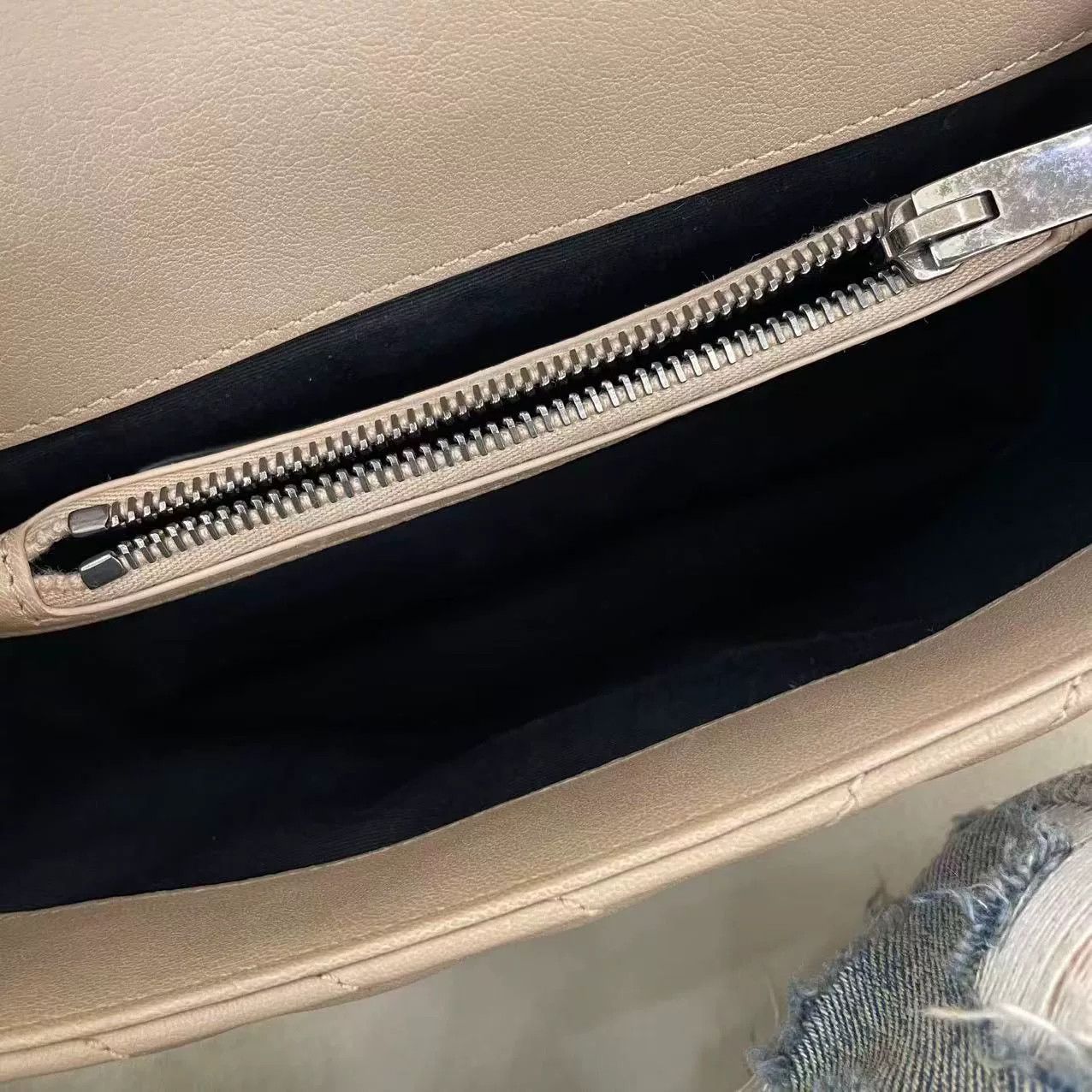 Yves Saint Laurent YSL V-Stitch Envelope Chain Shoulder Bag Size ONE SIZE - 7 Thumbnail