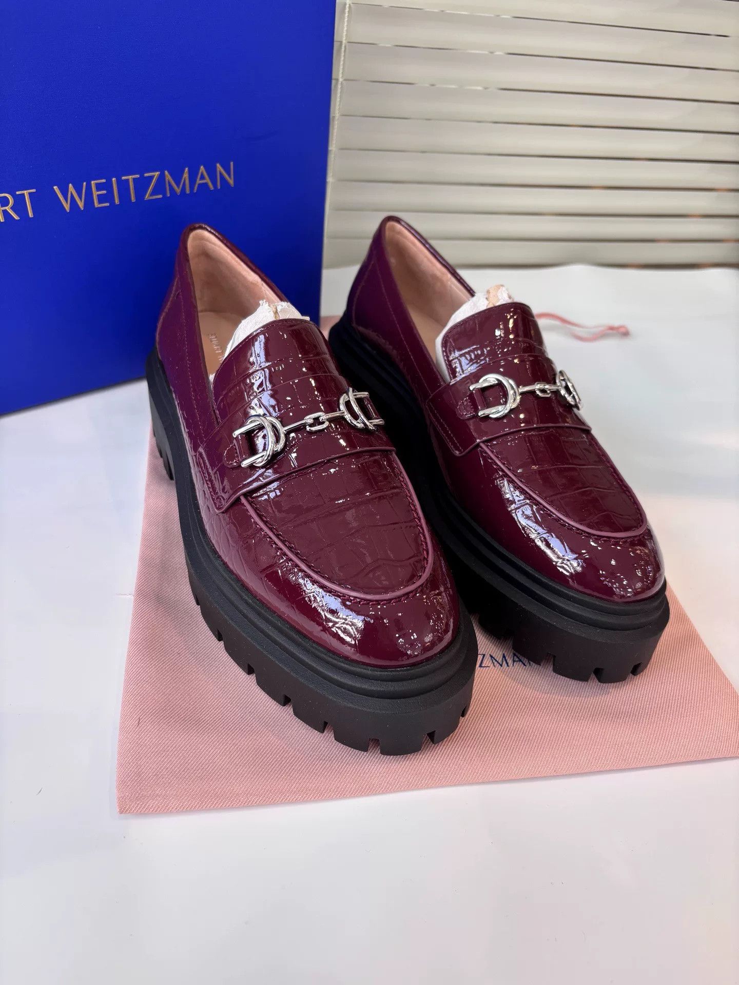 Stuart Weitzman Stuart Weitzman Burgundy Croc Platform Loafers Size US 7 / IT 37 - 2 Thumbnail
