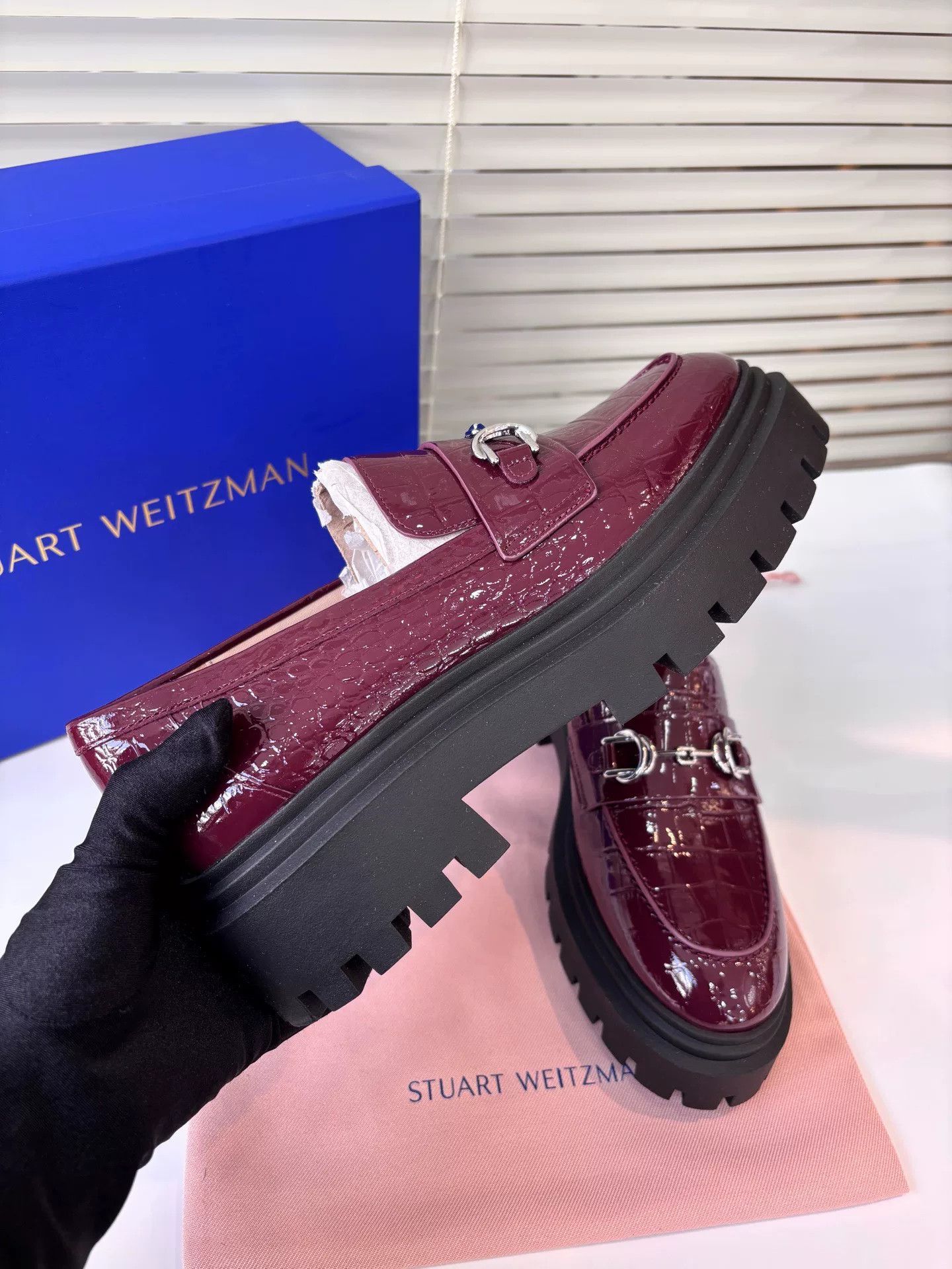 Stuart Weitzman Stuart Weitzman Burgundy Croc Platform Loafers Size US 7 / IT 37 - 5 Thumbnail