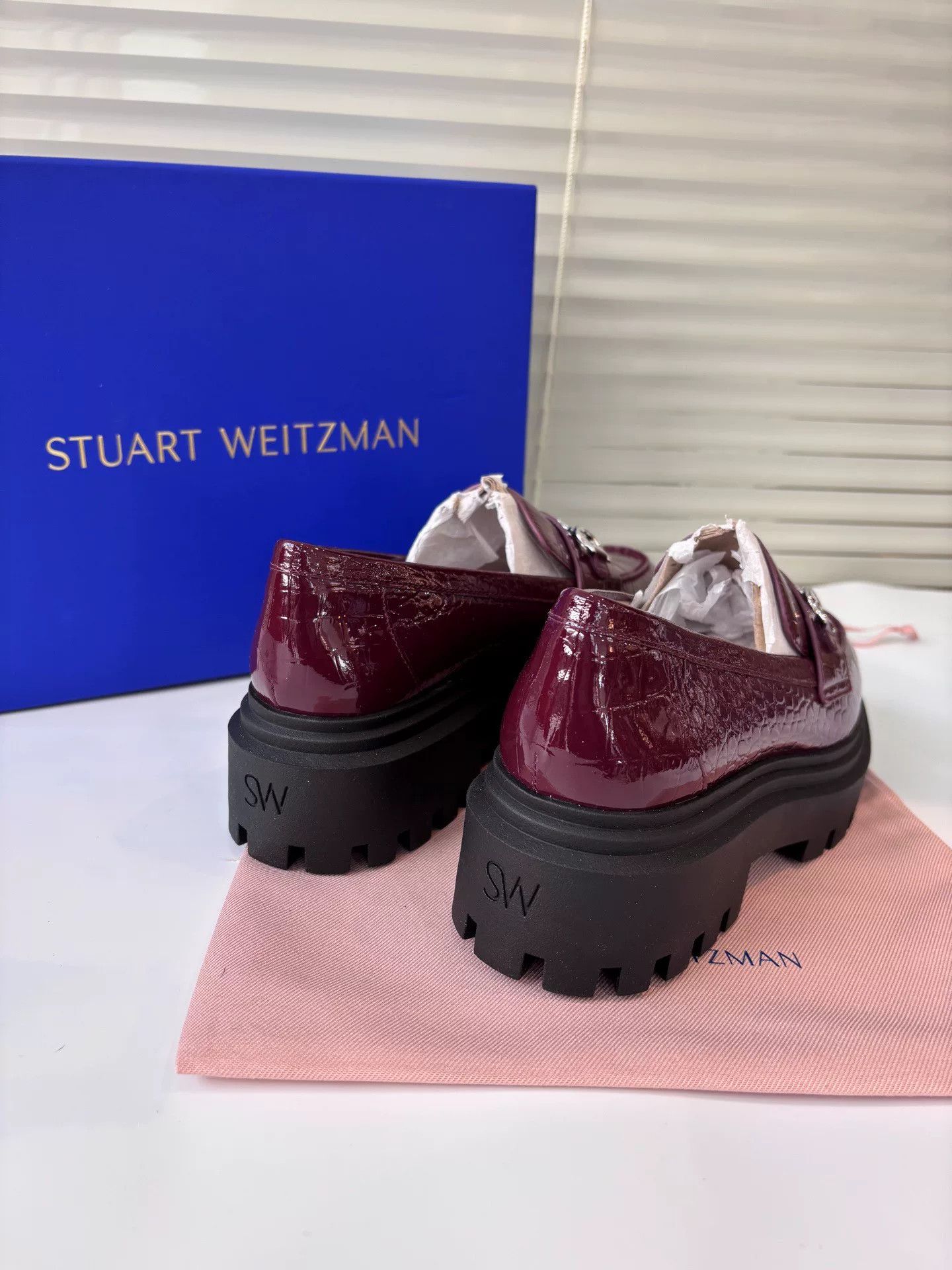 Stuart Weitzman Stuart Weitzman Burgundy Croc Platform Loafers Size US 7 / IT 37 - 7 Thumbnail