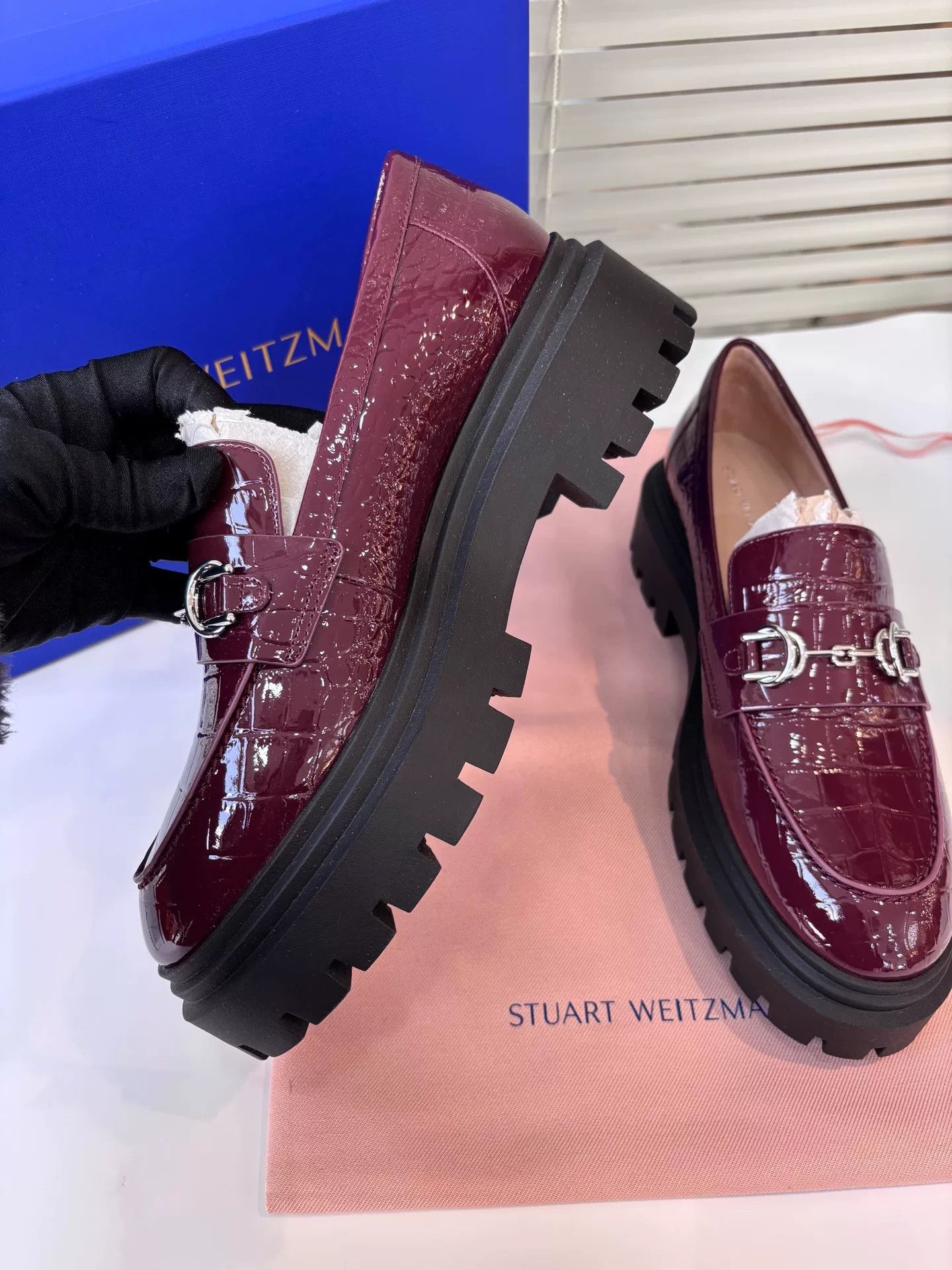 Stuart Weitzman Stuart Weitzman Burgundy Croc Platform Loafers Size US 7 / IT 37 - 6 Thumbnail