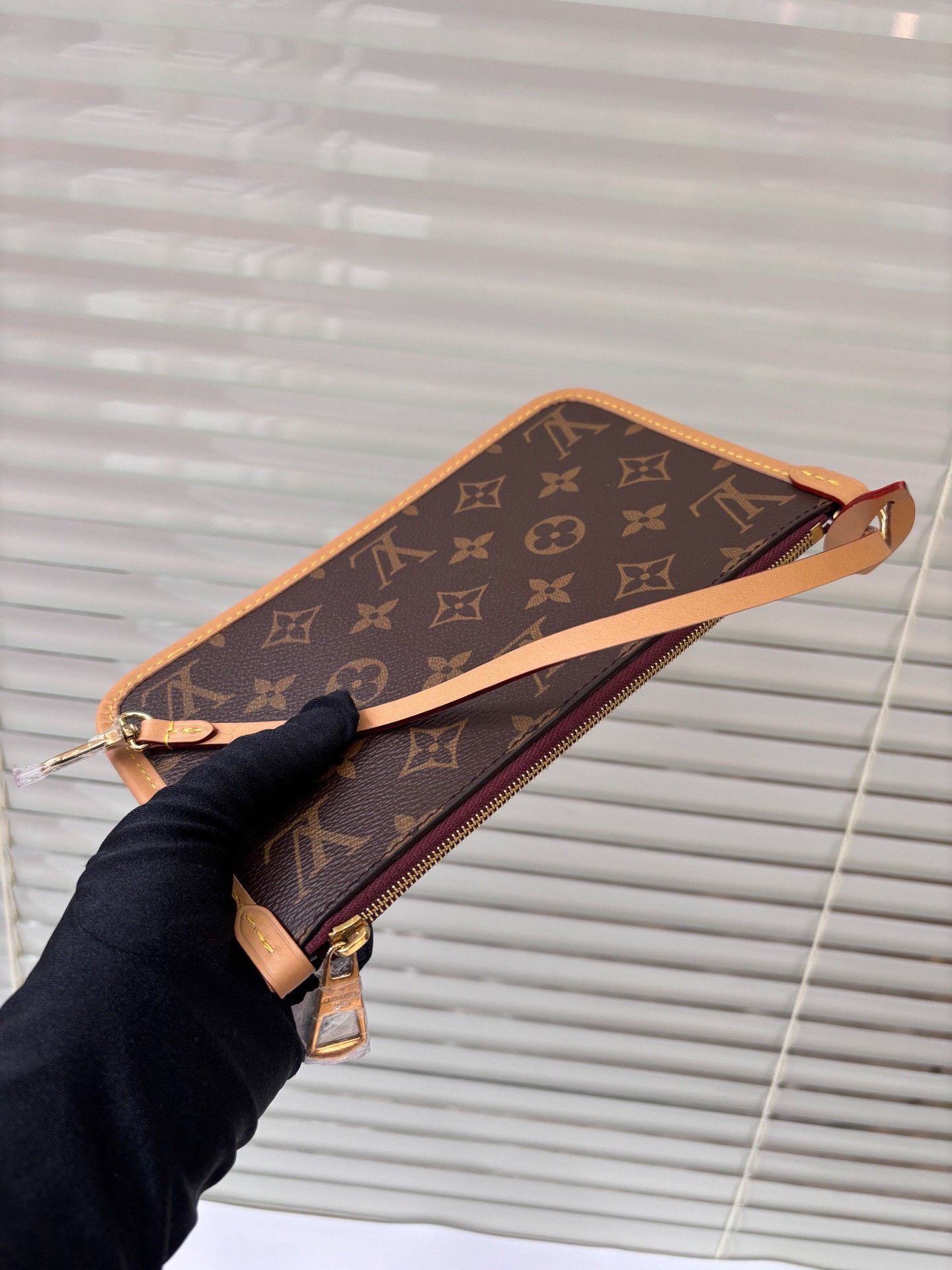 Louis Vuitton LV Classic Monogram Carryall Pouch Size ONE SIZE - 2 Thumbnail