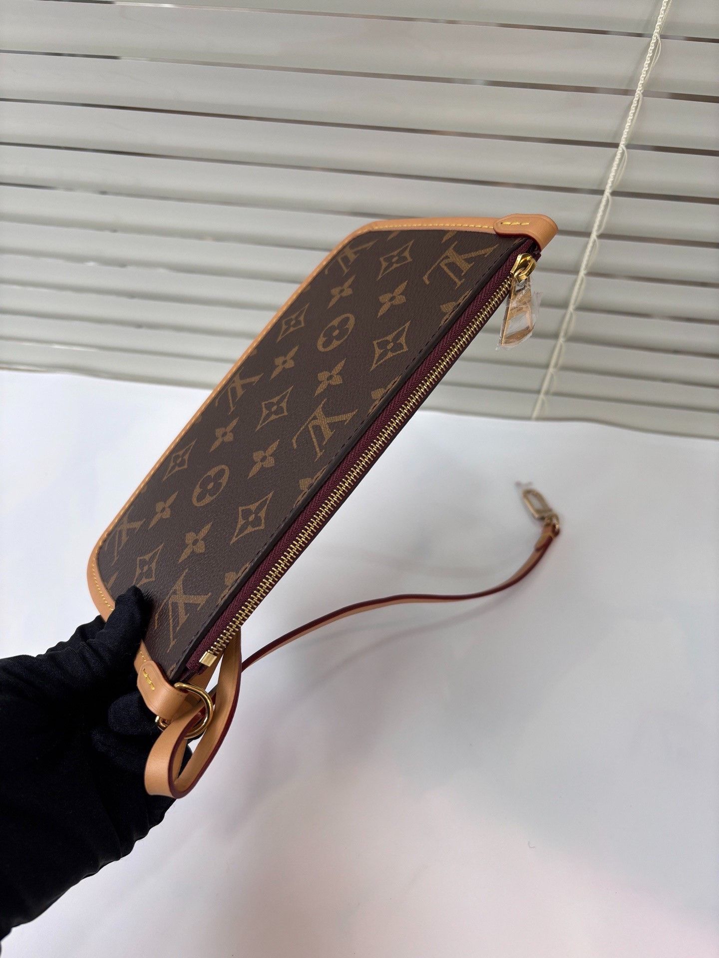 Louis Vuitton LV Classic Monogram Carryall Pouch Size ONE SIZE - 8 Thumbnail