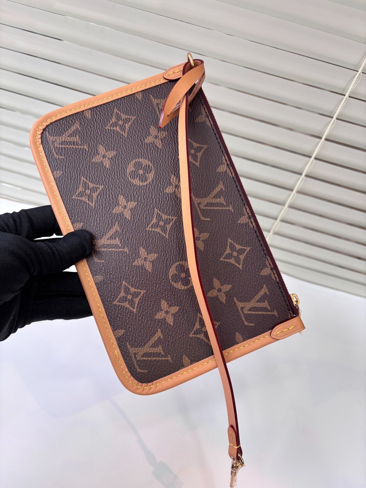 Louis Vuitton LV Classic Monogram Carryall Pouch Size ONE SIZE - 7 Thumbnail
