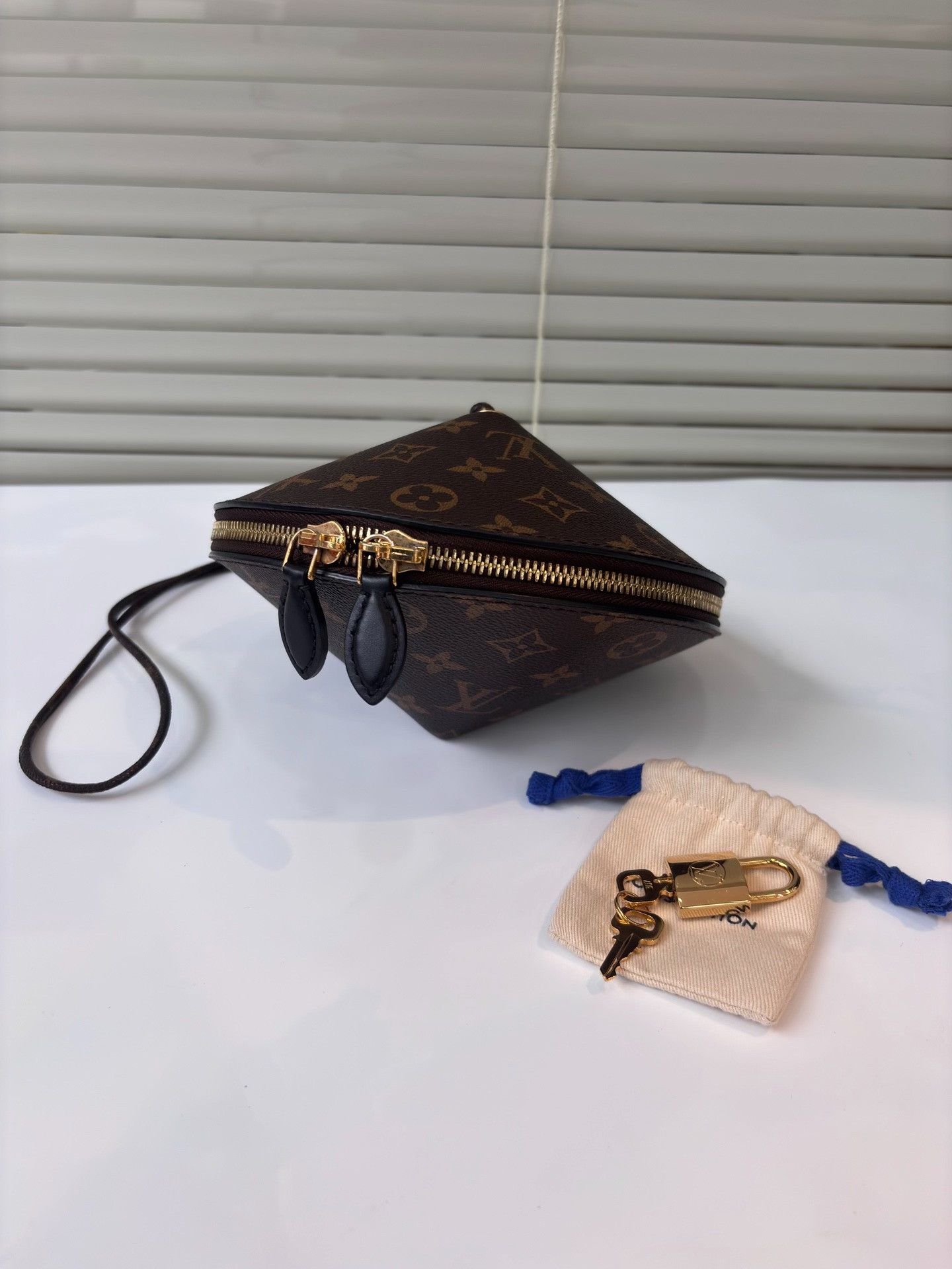 Louis Vuitton LV Monogram UFO Runway Bag Size ONE SIZE - 9 Thumbnail
