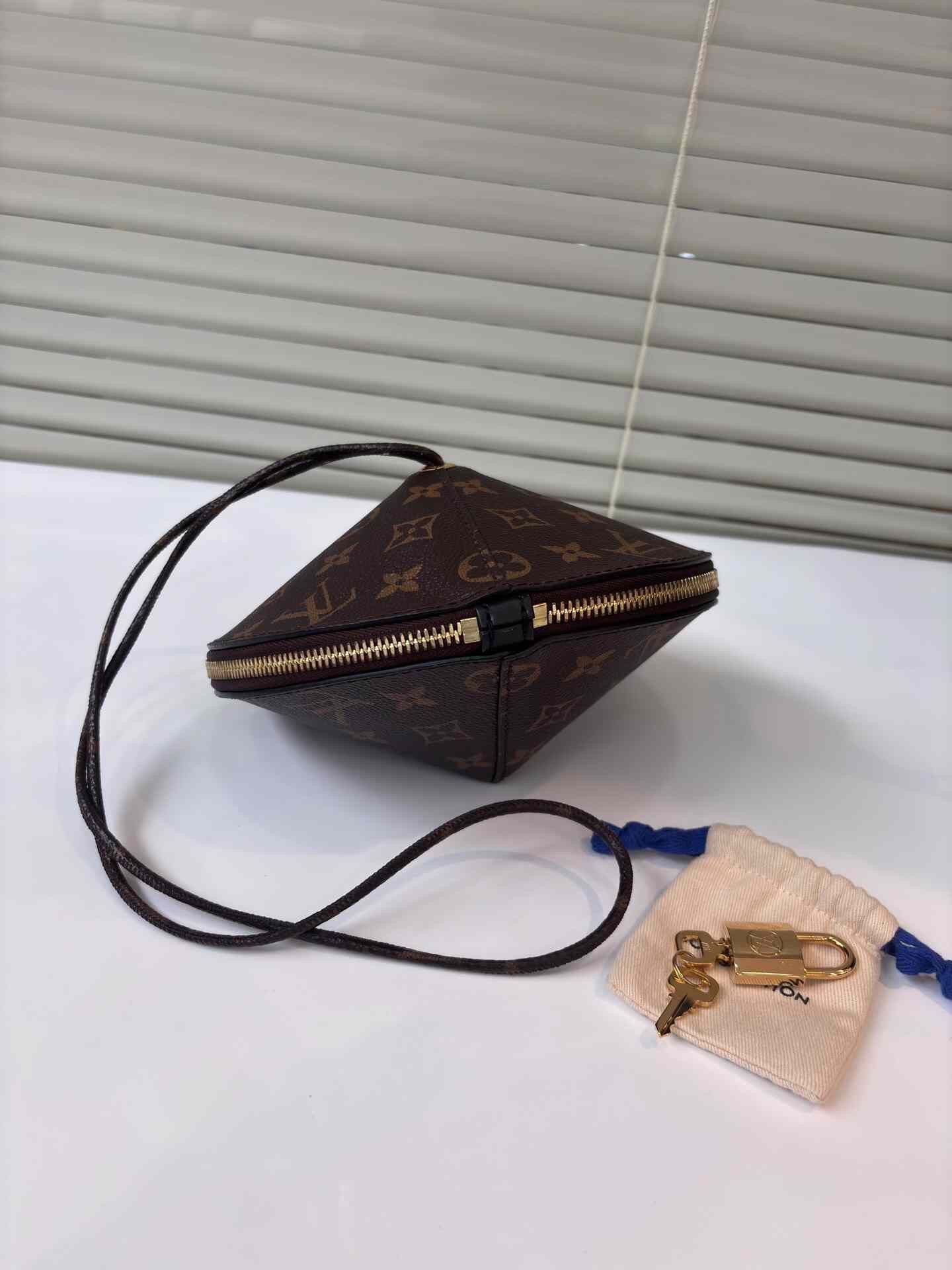 Louis Vuitton LV Monogram UFO Runway Bag Size ONE SIZE - 2 Thumbnail