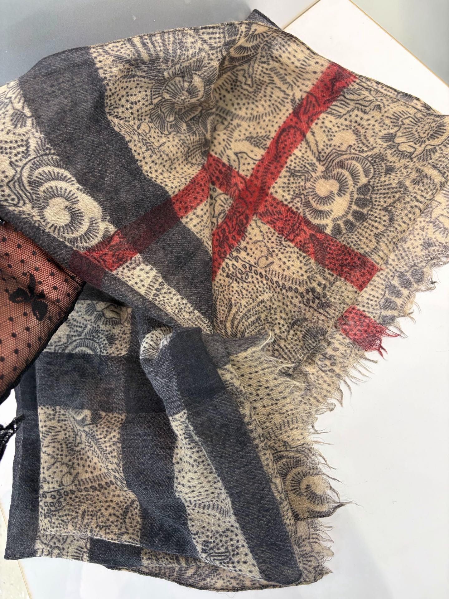 Burberry Burberry Beige Cashmere Scarf Size ONE SIZE - 4 Thumbnail