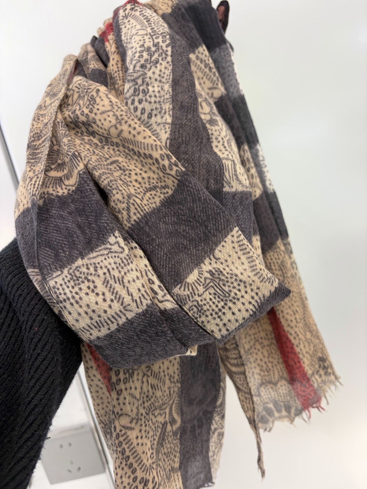 Burberry Burberry Beige Cashmere Scarf Size ONE SIZE - 3 Thumbnail