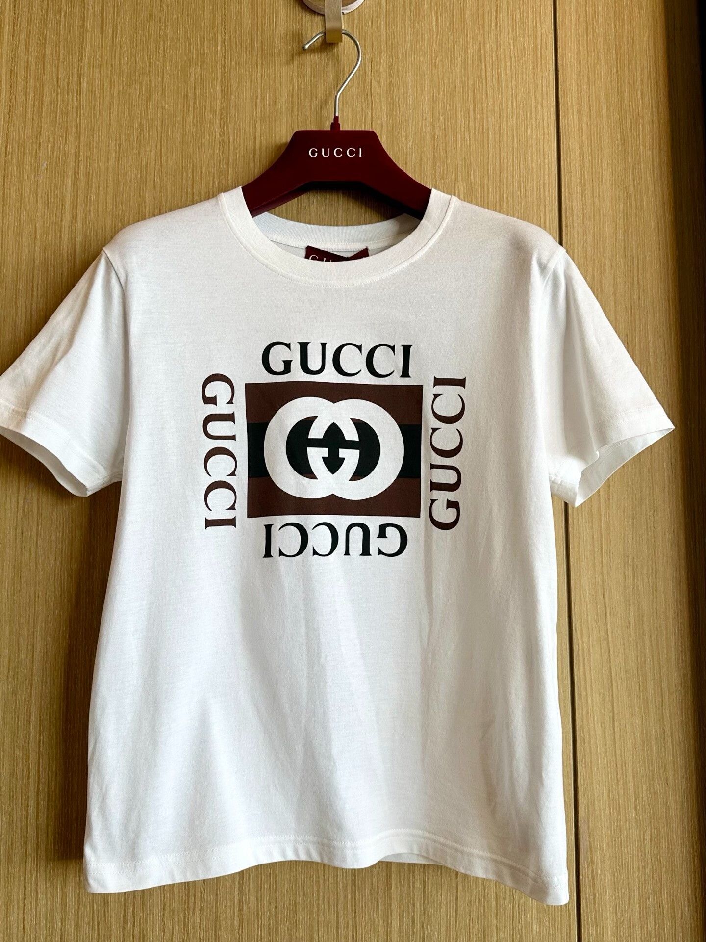Gucci Gucci White T-Shirt with Interlocking Logo Size S / US 4 / IT 40 - 2 Thumbnail