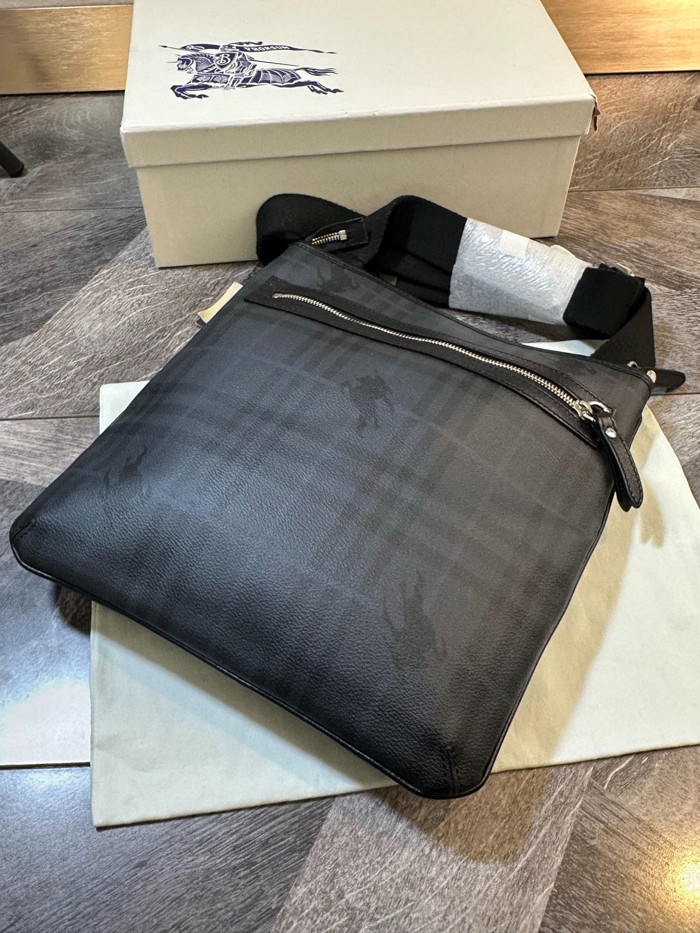 Burberry Burberry Classic Knight Check Messenger Bag Size ONE SIZE - 5 Thumbnail
