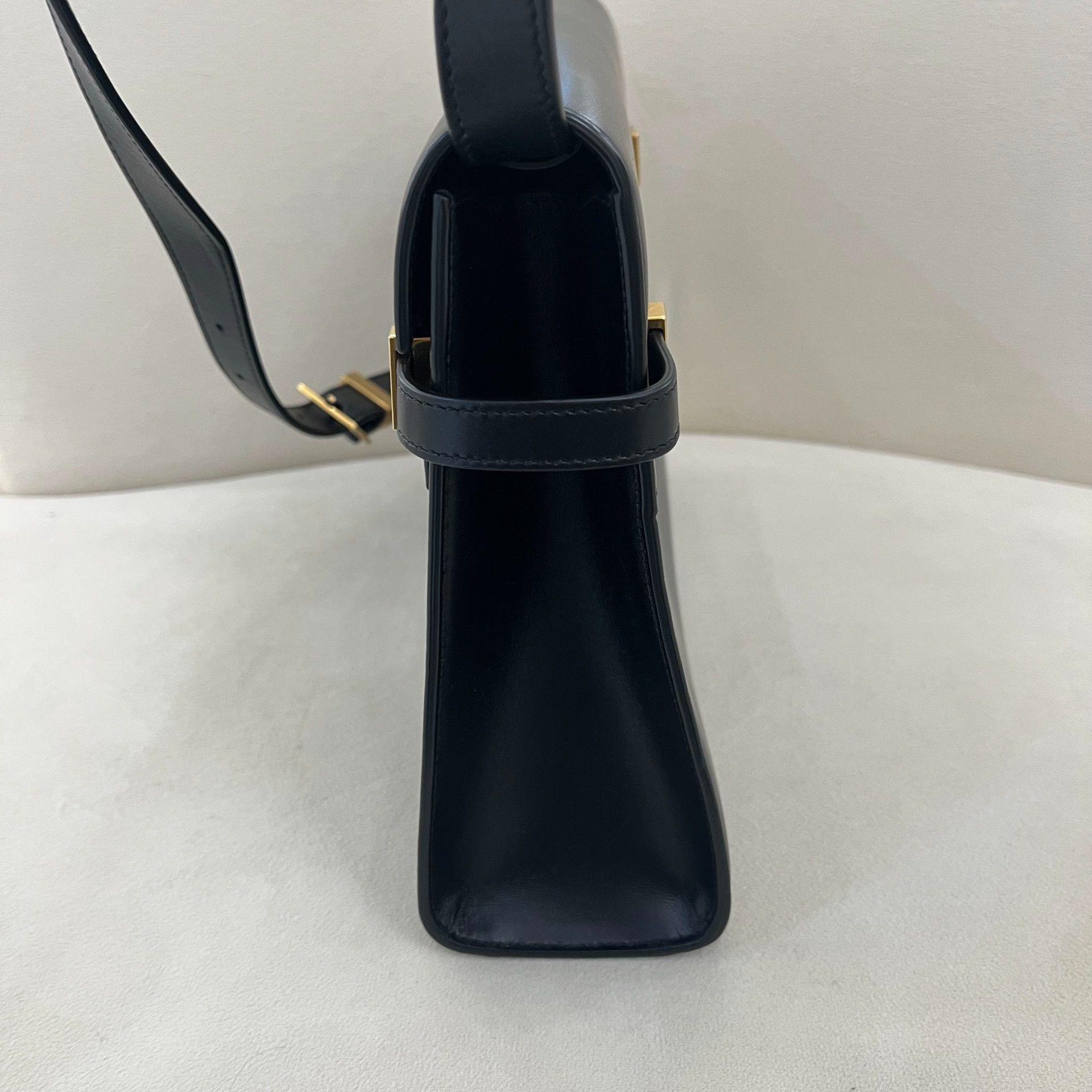 Yves Saint Laurent YSL Manhattan Medium Black Gold Size ONE SIZE - 4 Thumbnail