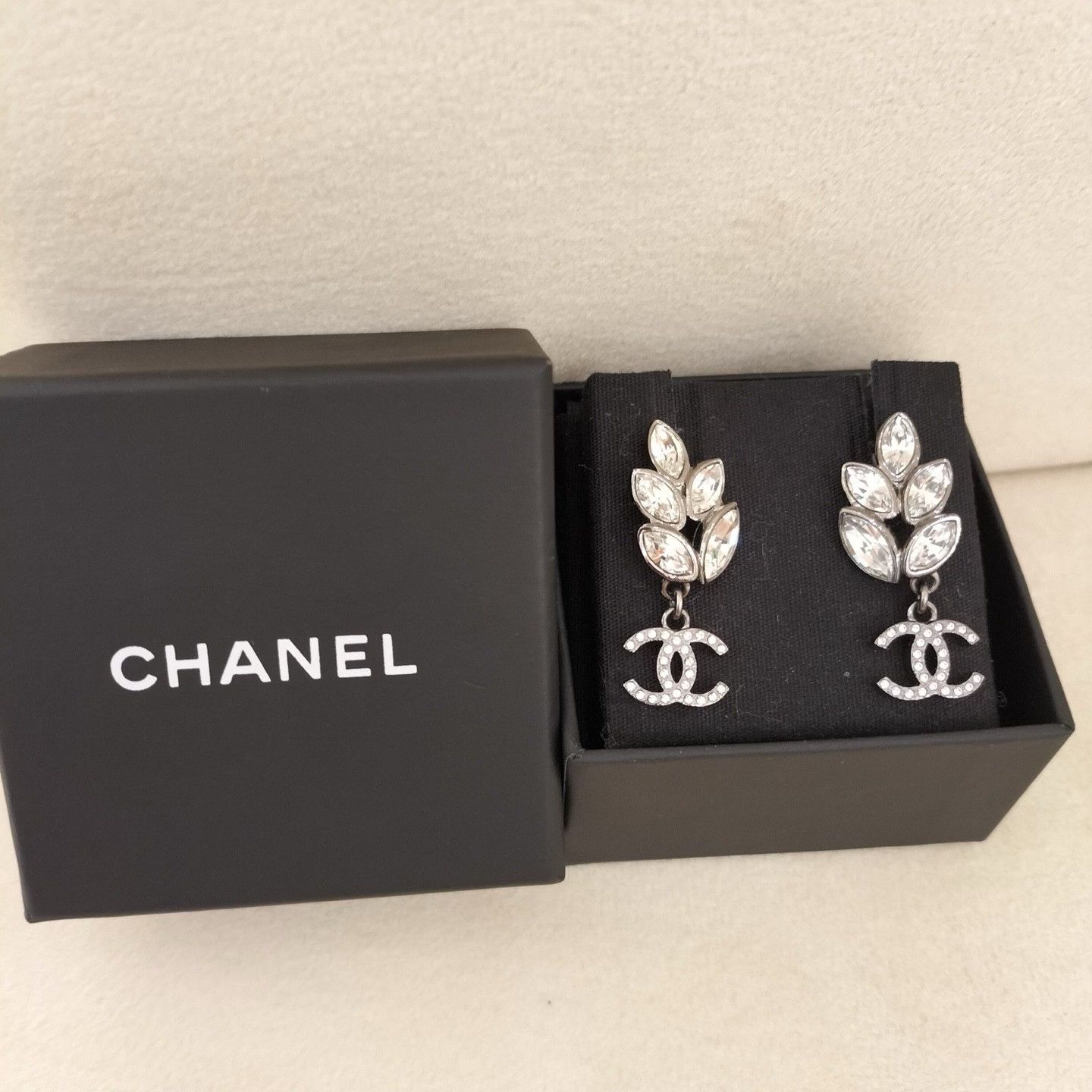 Chanel Chanel 22k Wheat Crystal Double C Earrings Size ONE SIZE - 4 Thumbnail