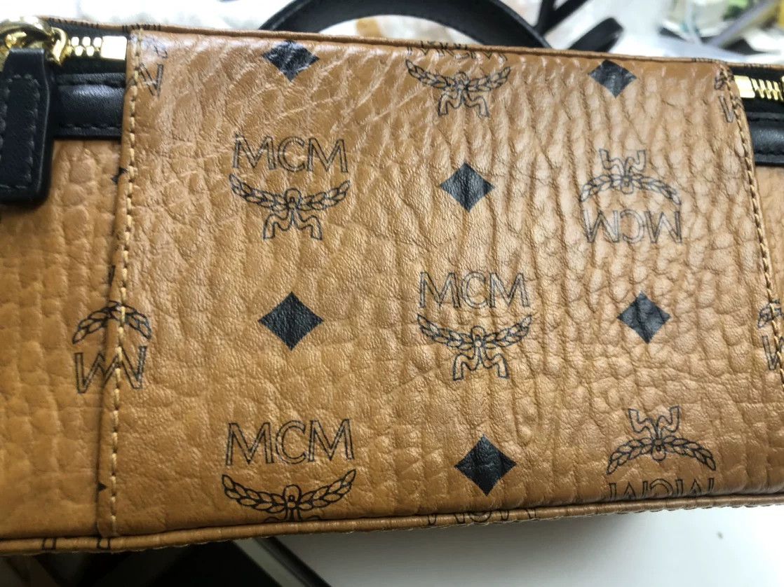MCM MCM Retro Printed Gold Shoulder Bag Women Size ONE SIZE - 7 Thumbnail