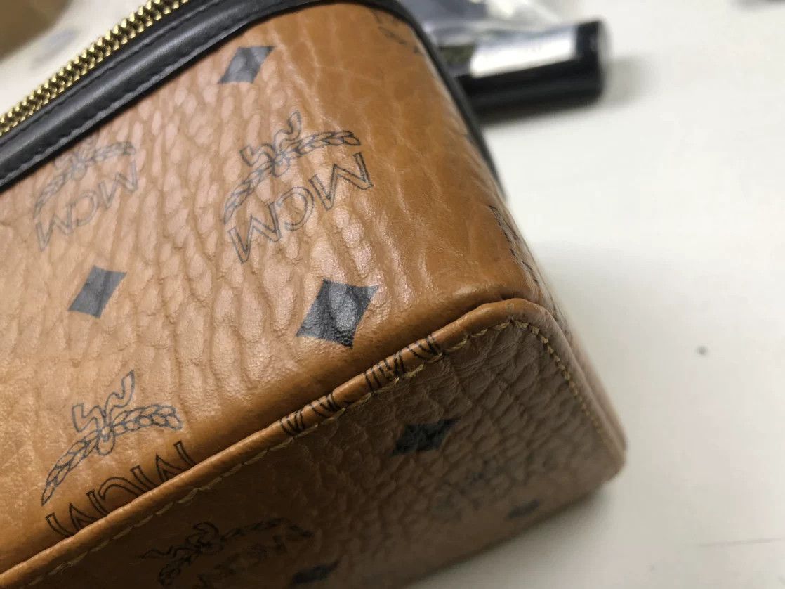 MCM MCM Retro Printed Gold Shoulder Bag Women Size ONE SIZE - 6 Thumbnail