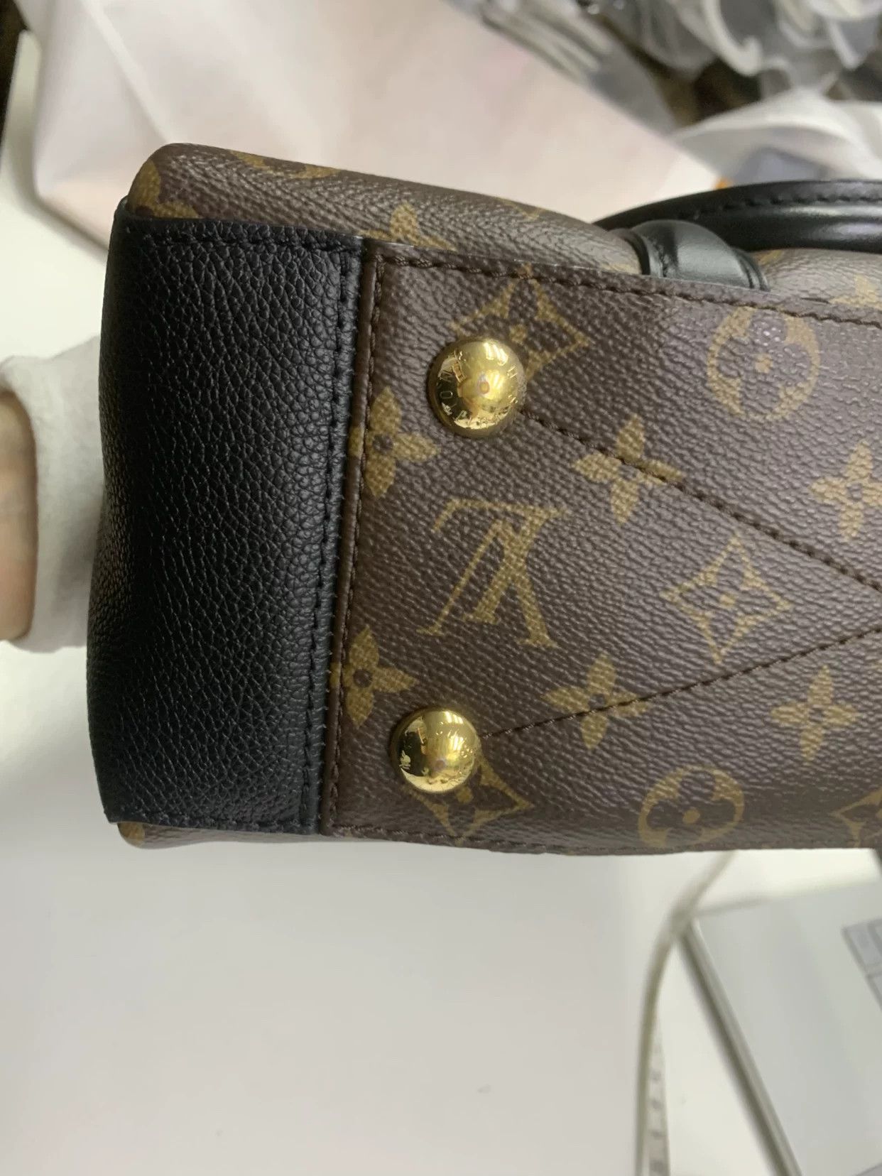 Louis Vuitton Louis Vuitton Gold Shoulder Bag 29 Women Size ONE SIZE - 8 Thumbnail