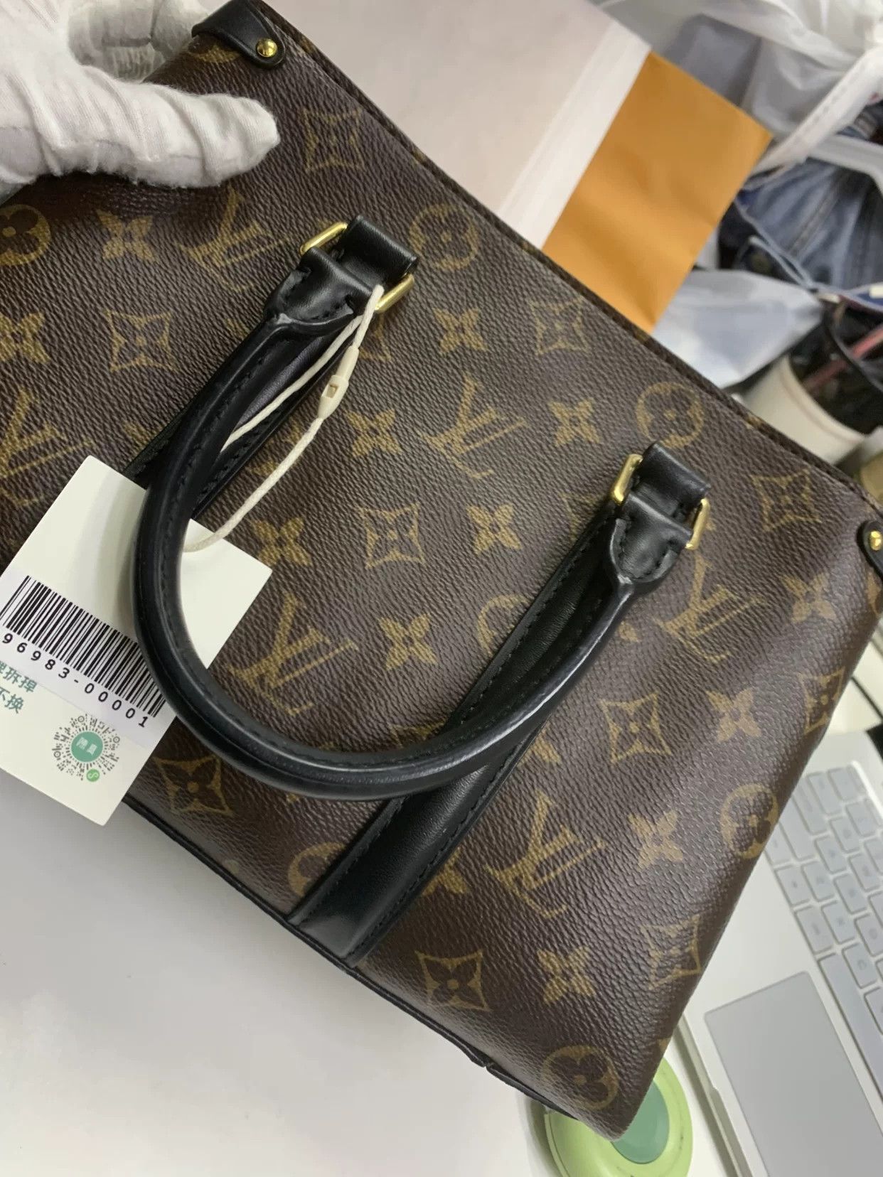 Louis Vuitton Louis Vuitton Gold Shoulder Bag 29 Women Size ONE SIZE - 7 Thumbnail