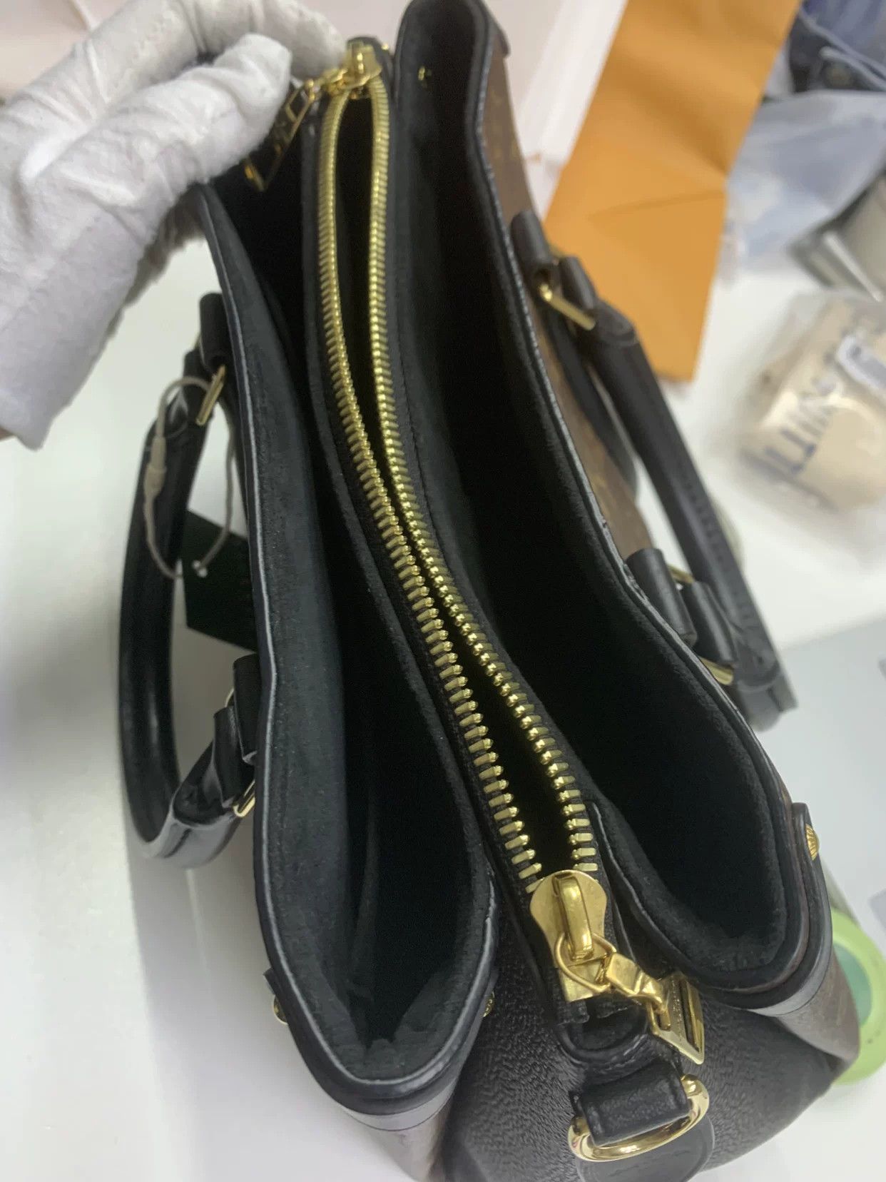 Louis Vuitton Louis Vuitton Gold Shoulder Bag 29 Women Size ONE SIZE - 6 Thumbnail