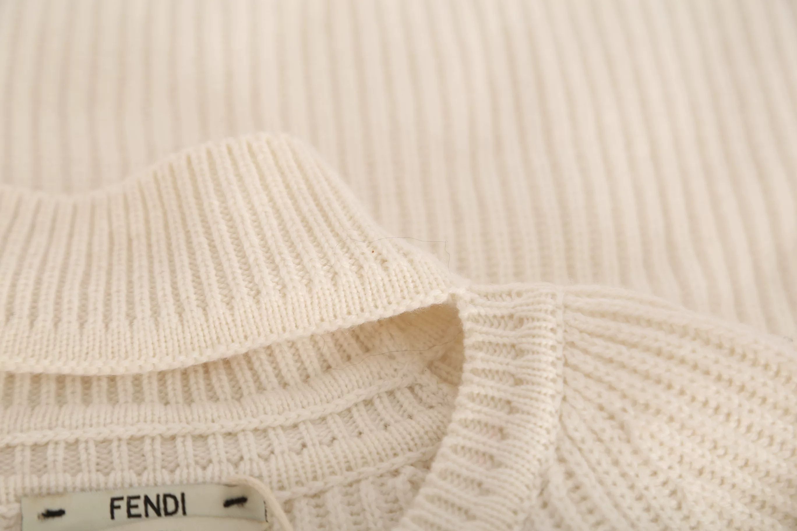 Fendi Fendi Sweater S Men Size US S / EU 44-46 / 1 - 4 Thumbnail