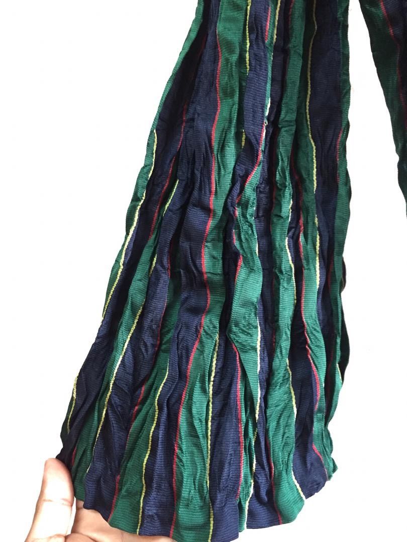 Issey Miyake ISSEY MIYAKE GREEN STRIPE SCARF Size ONE SIZE - 3 Thumbnail