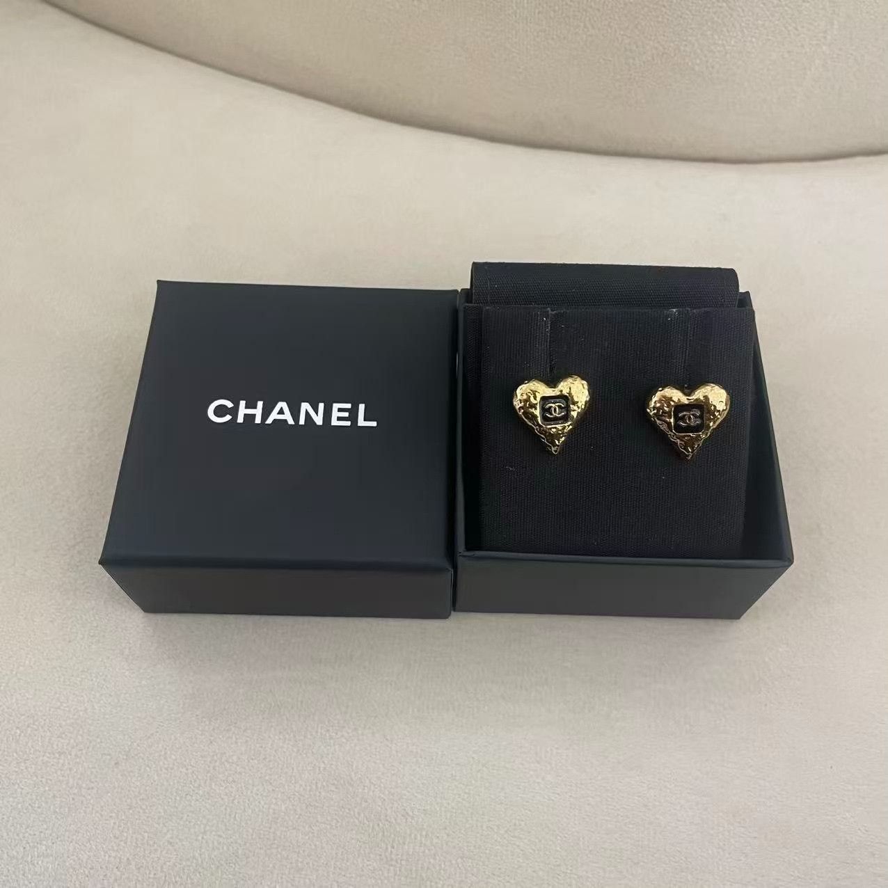 Chanel CHANEL 24V Lava Enamel Heart Earrings Size ONE SIZE - 4 Thumbnail
