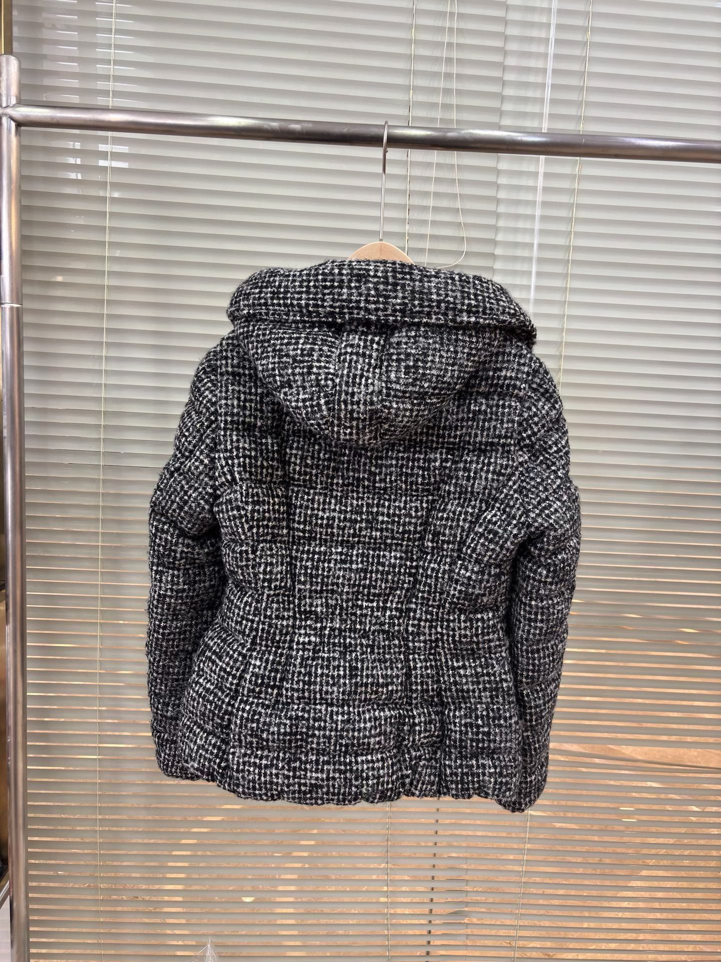 Moncler Meng Xiang Limited Edition Down Jacket Size M / US 6-8 / IT 42-44 - 2 Thumbnail