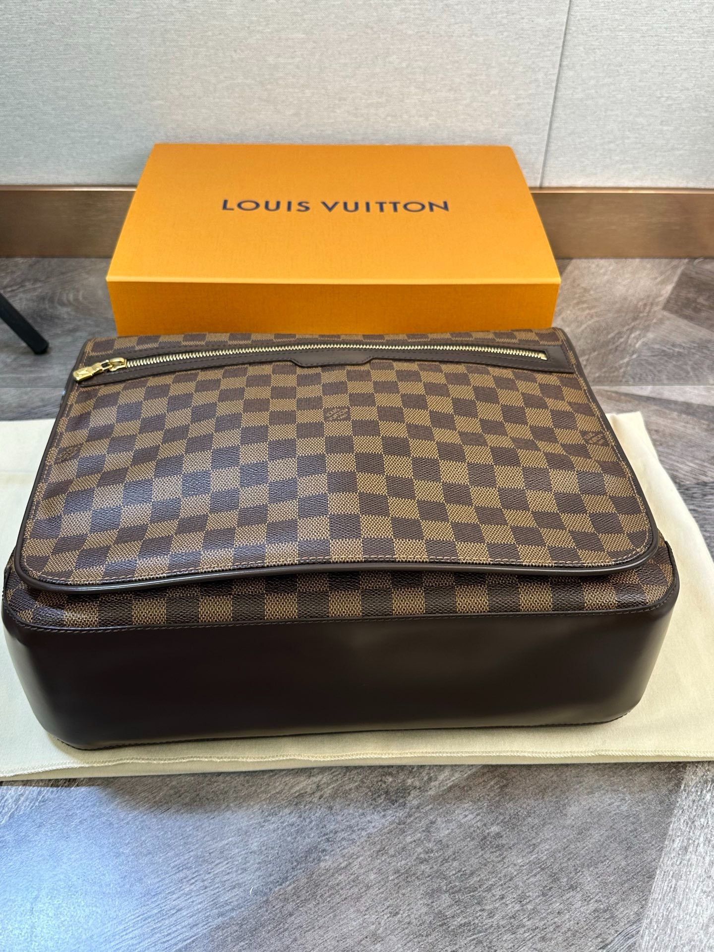 Louis Vuitton LV Brown Damier Messenger Bag Size ONE SIZE - 4 Thumbnail