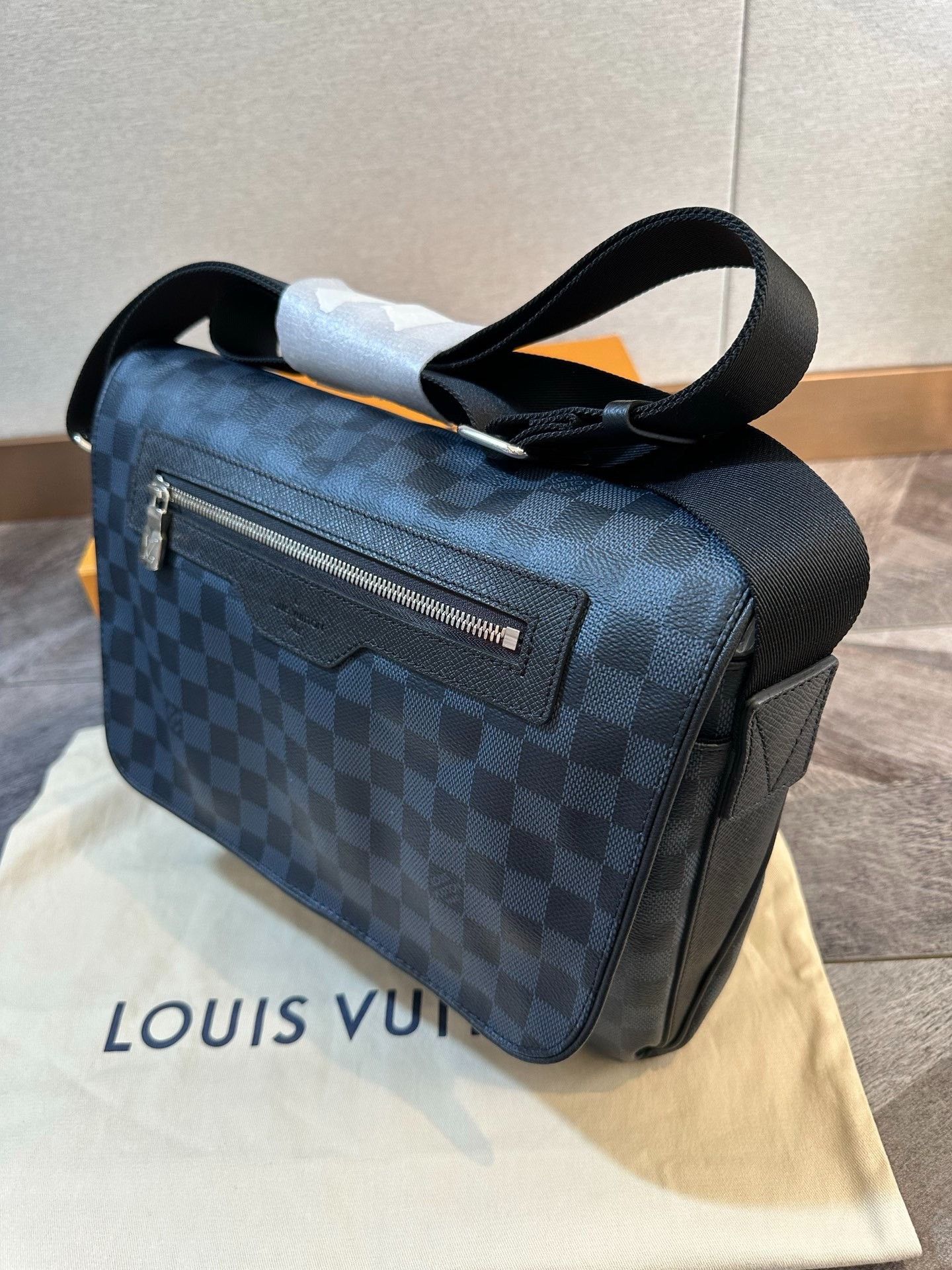 Louis Vuitton LV Black Blue Checkerboard Messenger Bag Size ONE SIZE - 3 Thumbnail