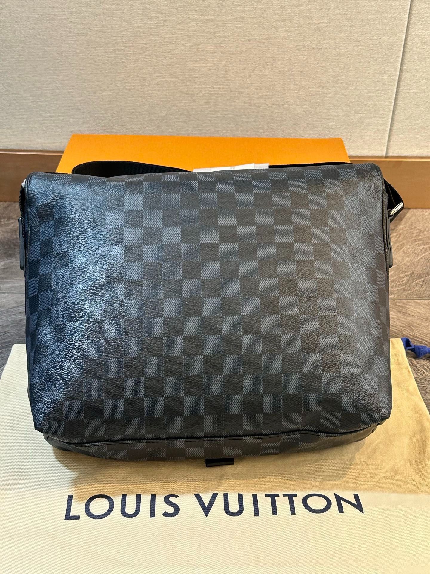 Louis Vuitton LV Black Blue Checkerboard Messenger Bag Size ONE SIZE - 5 Thumbnail