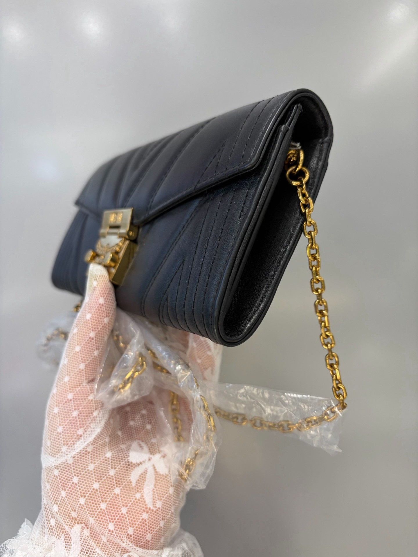 MCM MCM Black Gold Chain WOC Wallet Size ONE SIZE - 7 Thumbnail