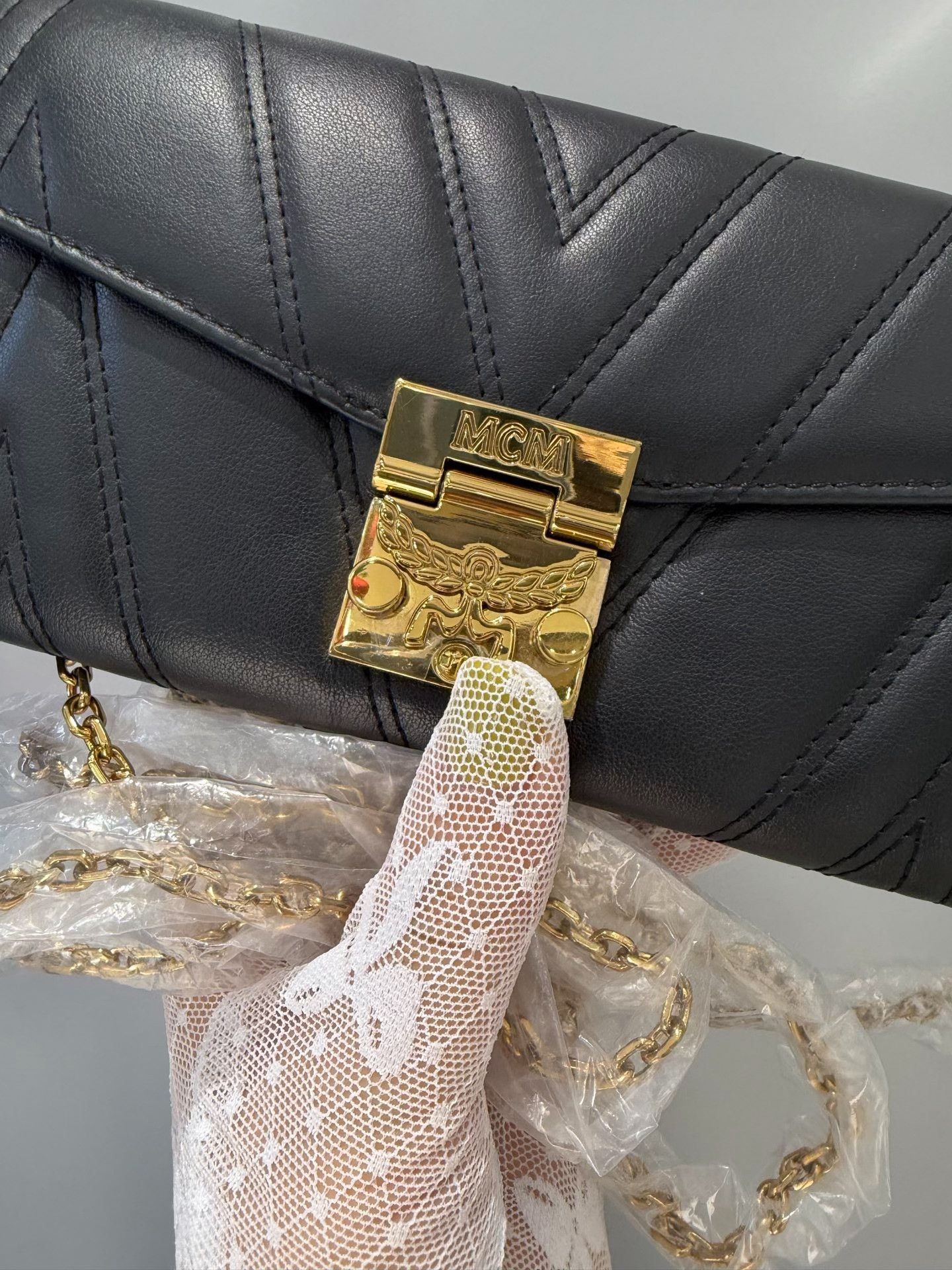 MCM MCM Black Gold Chain WOC Wallet Size ONE SIZE - 8 Thumbnail