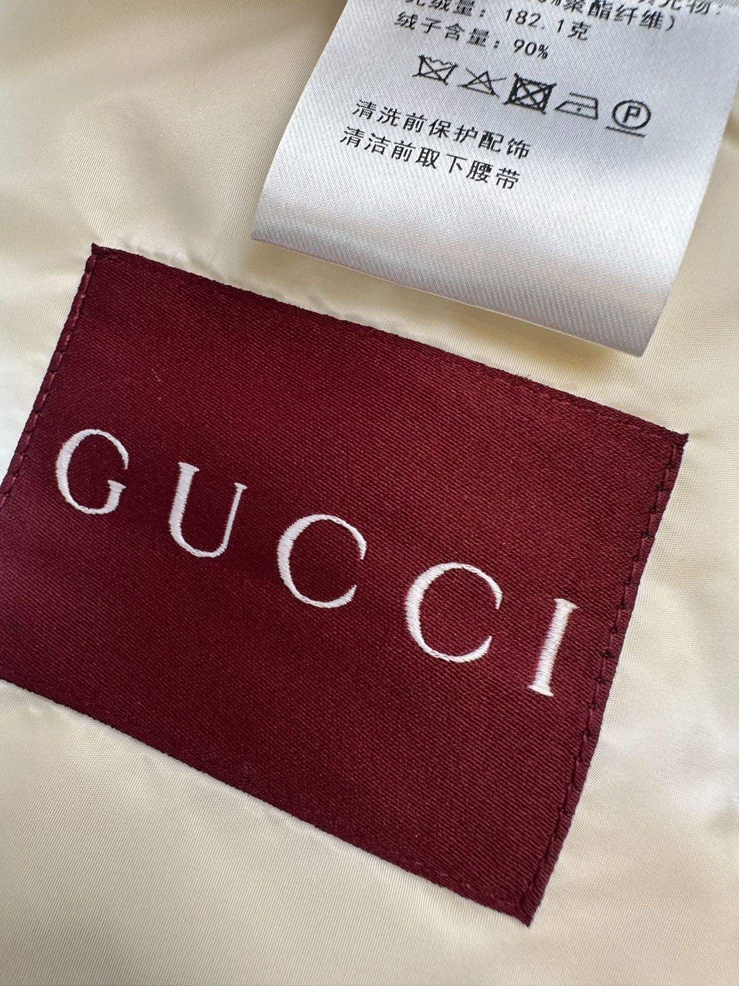 Gucci Gucci White Full Logo Down Jacket Size M / US 6-8 / IT 42-44 - 5 Thumbnail