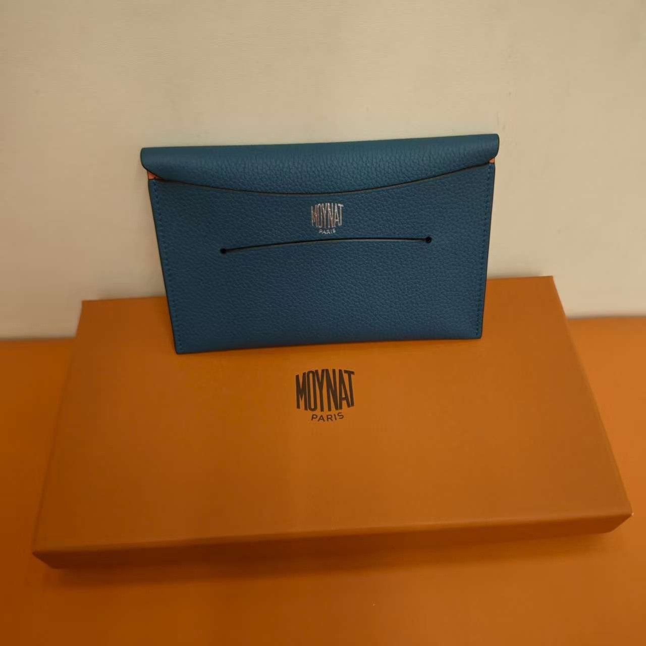 Moynat Moynat V-Shaped Cowhide Passport Holder Size ONE SIZE - 5 Thumbnail