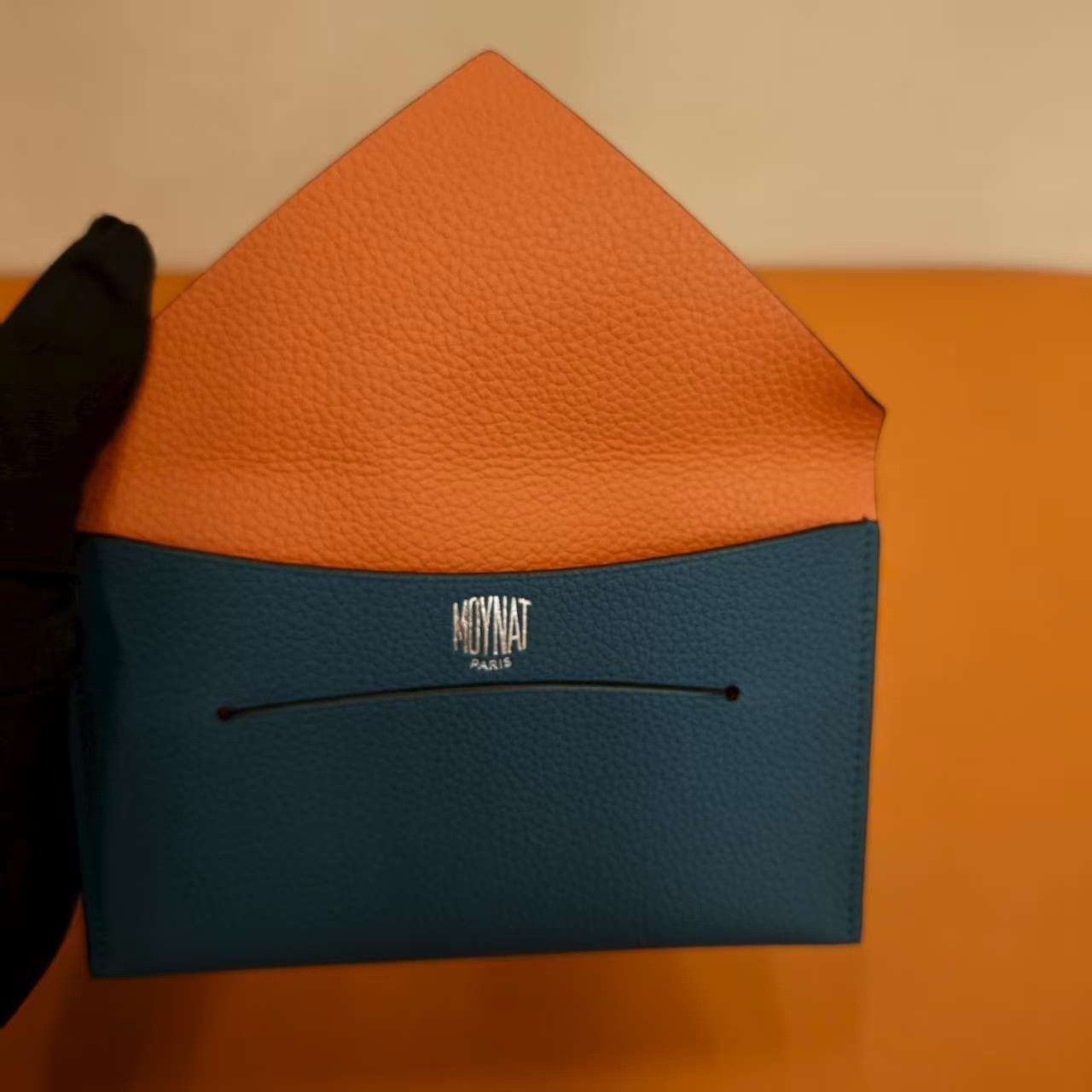 Moynat Moynat V-Shaped Cowhide Passport Holder Size ONE SIZE - 6 Thumbnail