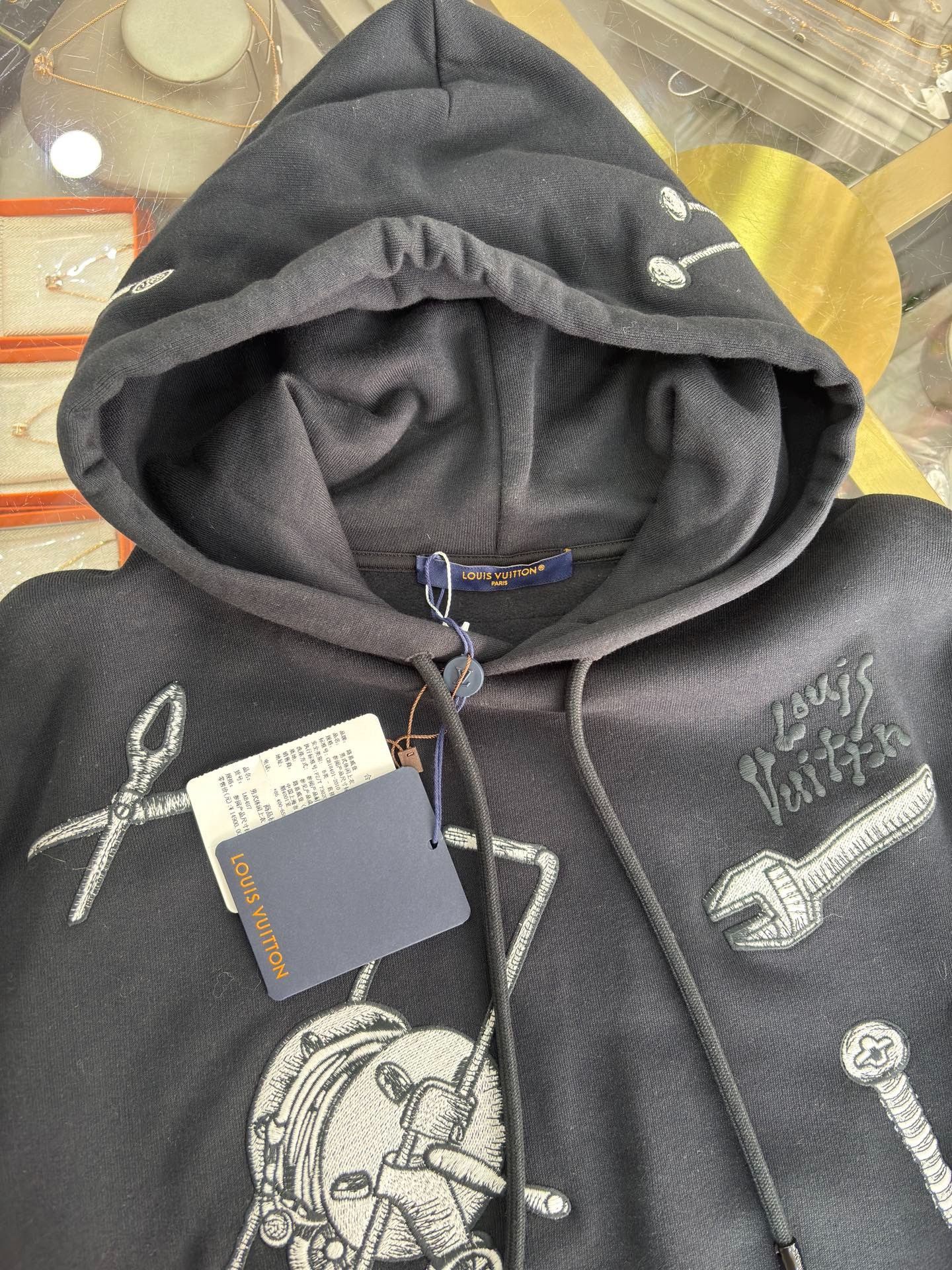 Louis Vuitton LV Black Tool Embroidered Men's Hoodie Size US S / EU 44-46 / 1 - 2 Thumbnail