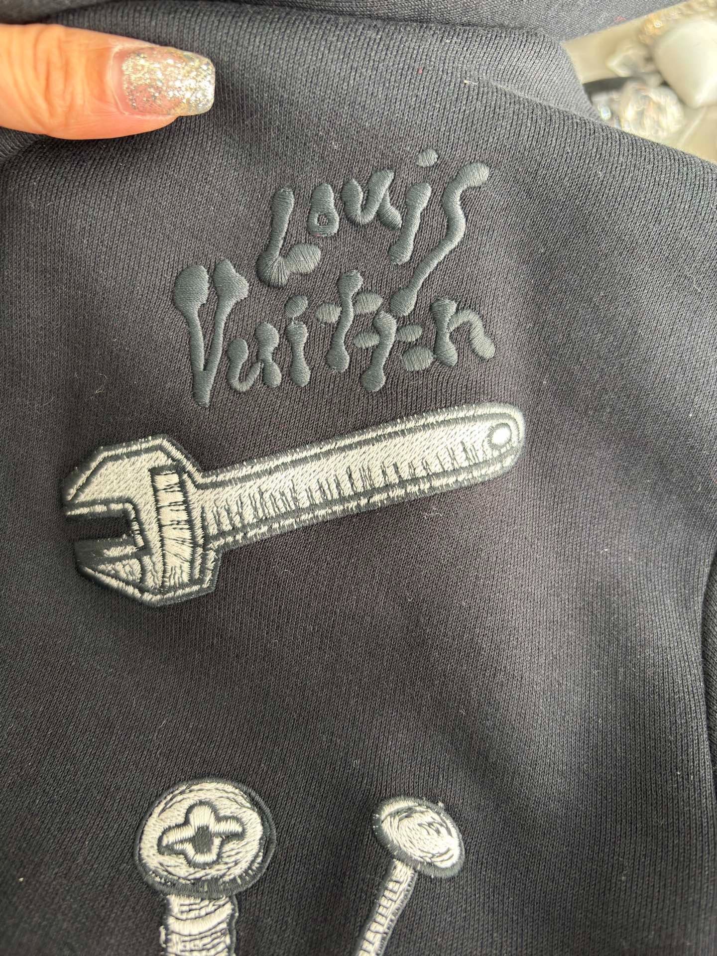 Louis Vuitton LV Black Tool Embroidered Men's Hoodie Size US S / EU 44-46 / 1 - 6 Thumbnail