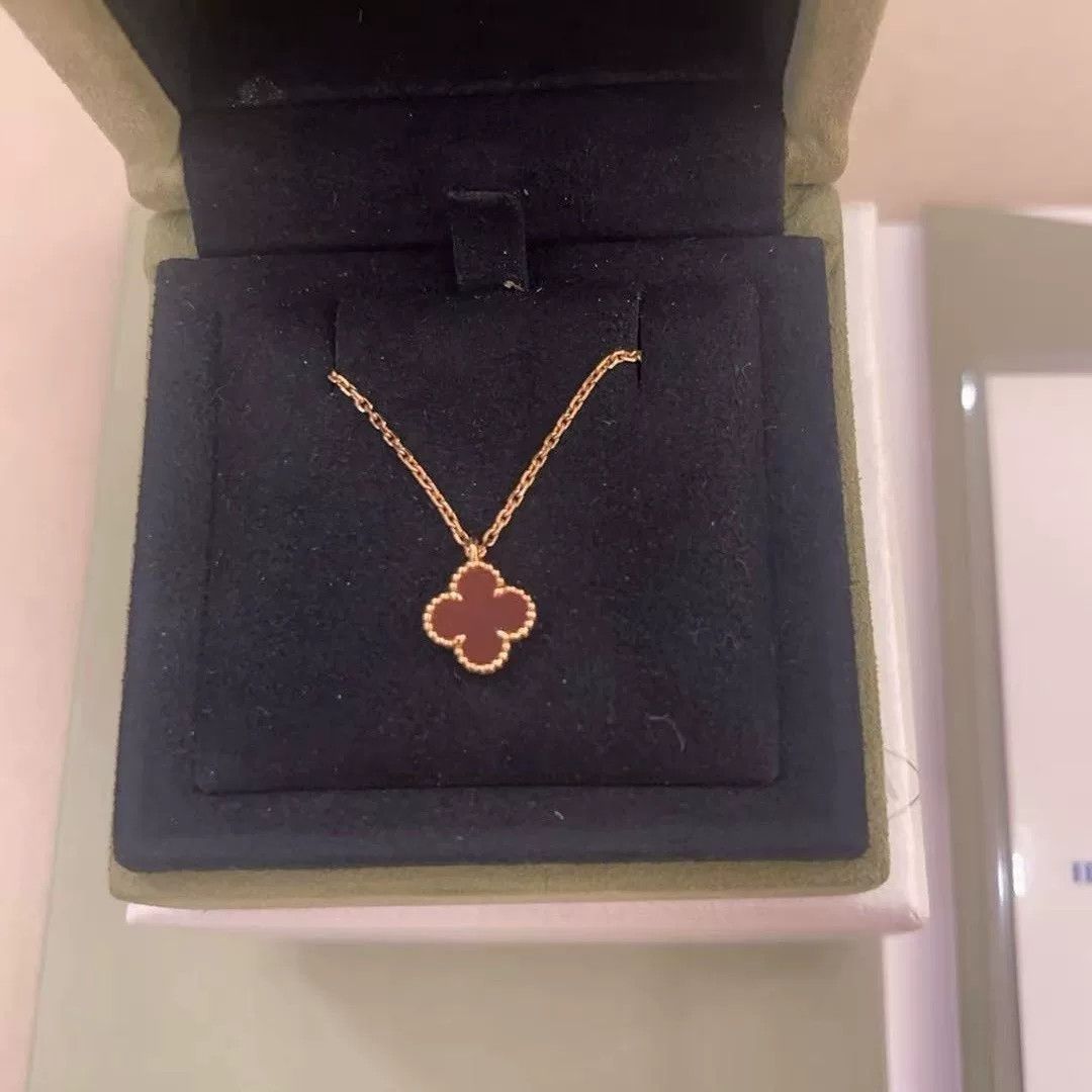 Van Cleef & Arpels VCA Mini Red Flower Carnelian Necklace Size ONE SIZE - 5 Thumbnail