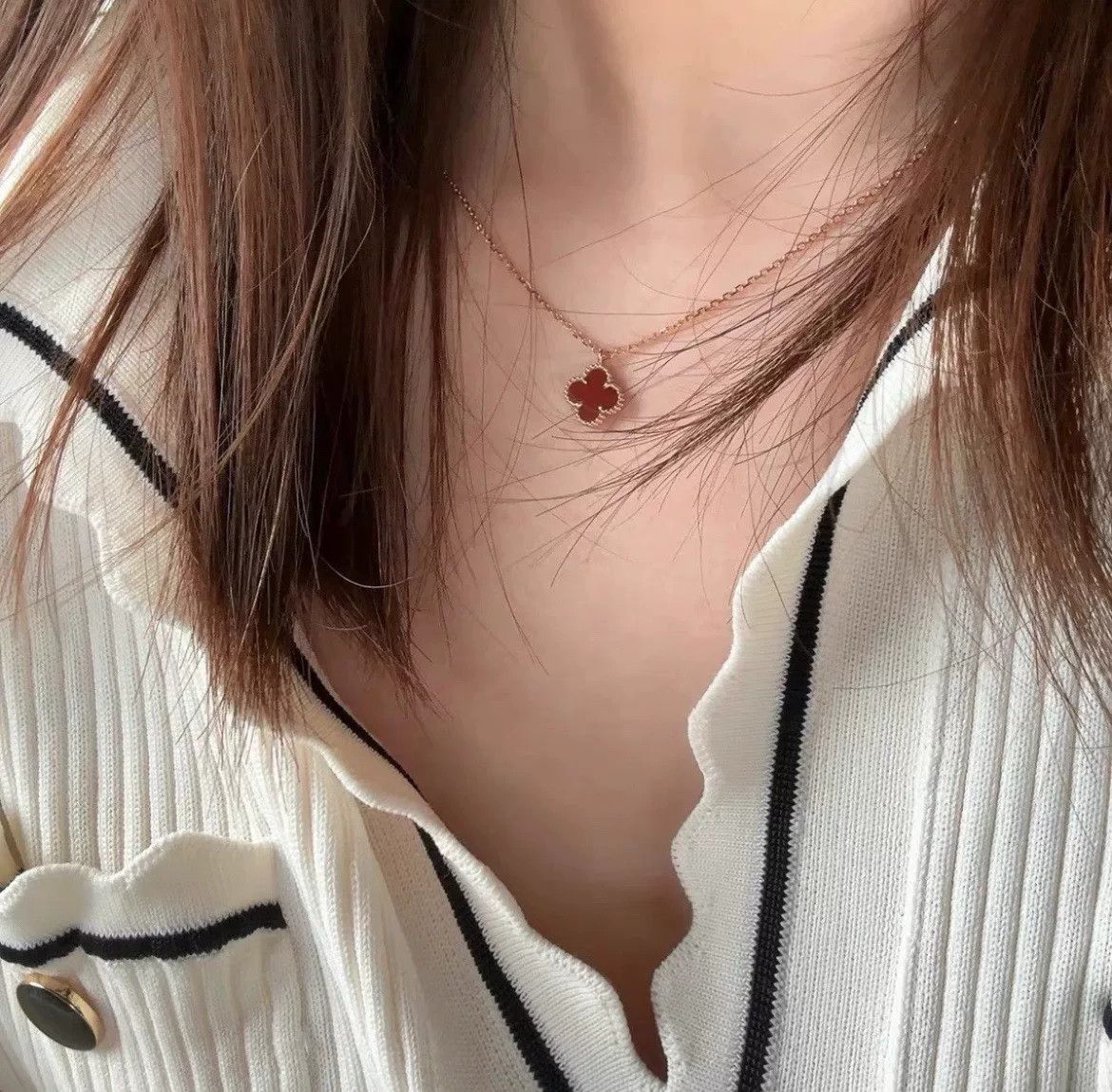 Van Cleef & Arpels VCA Mini Red Flower Carnelian Necklace Size ONE SIZE - 3 Thumbnail