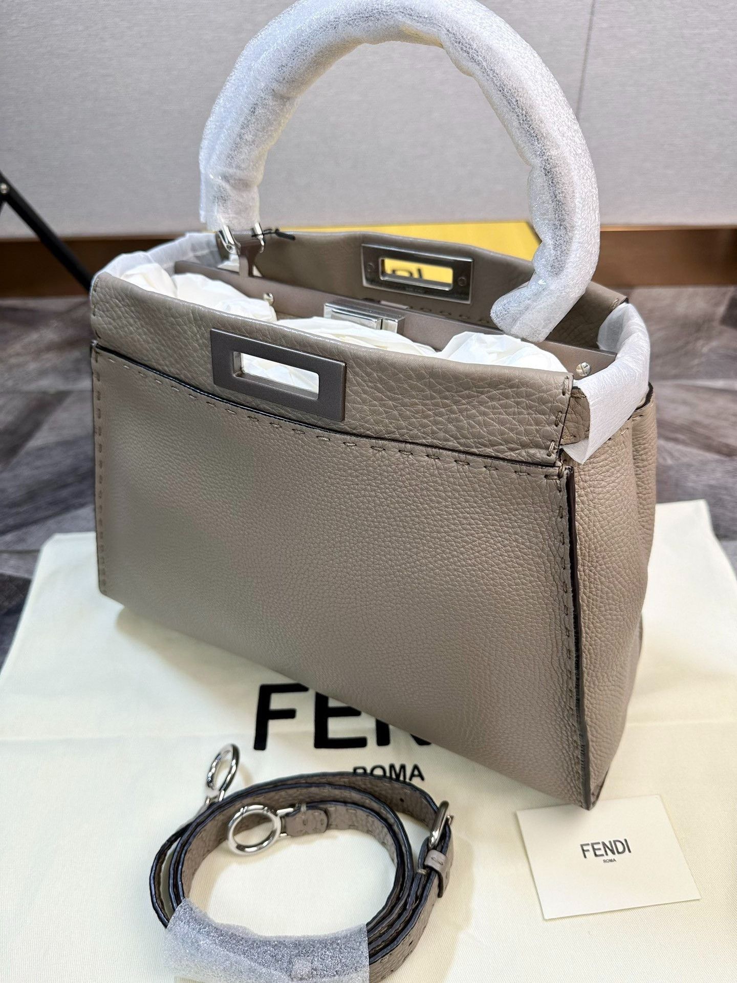 Fendi Fendi Peekaboo Medium Classic Size ONE SIZE - 3 Thumbnail