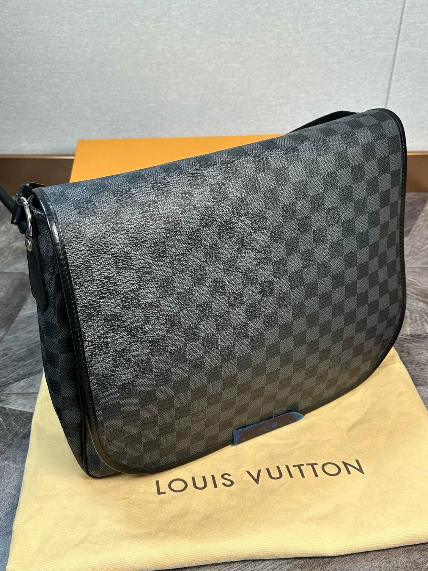 Louis Vuitton LV Black Damier Check Messenger Bag Size ONE SIZE - 2 Thumbnail