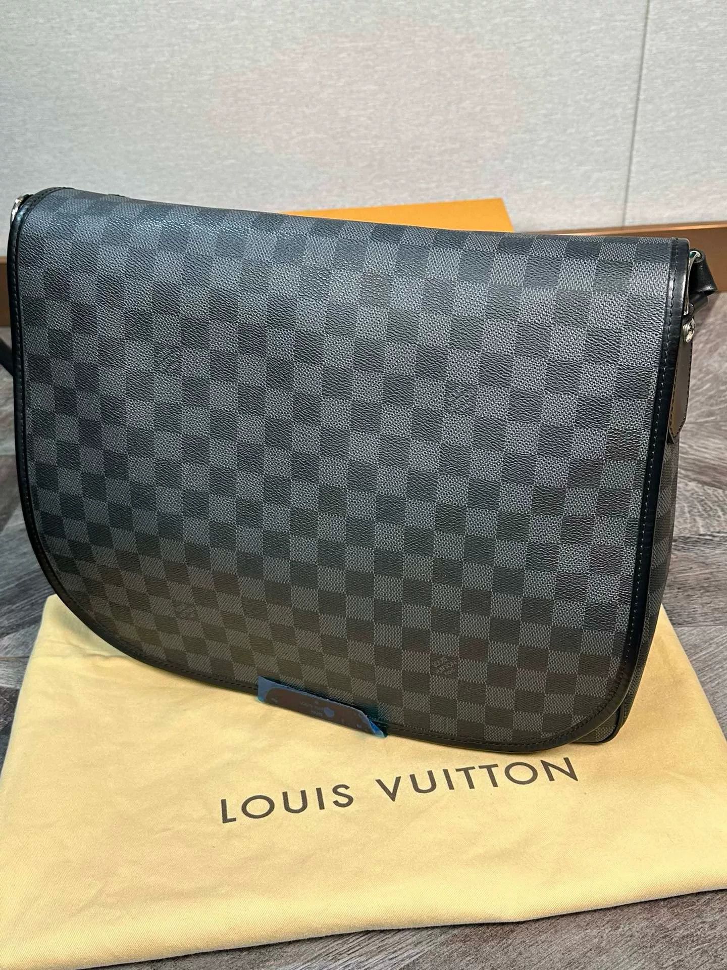 Louis Vuitton LV Black Damier Check Messenger Bag Size ONE SIZE - 3 Thumbnail