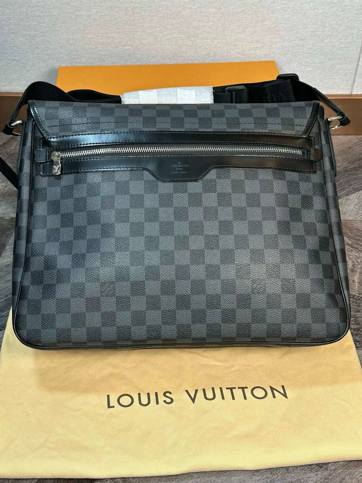 Louis Vuitton LV Black Damier Check Messenger Bag Size ONE SIZE - 4 Thumbnail