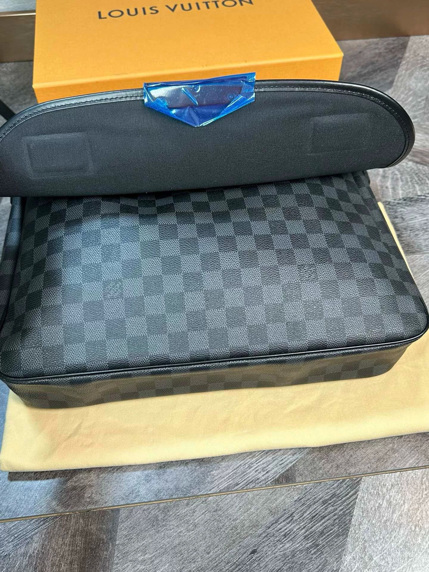 Louis Vuitton LV Black Damier Check Messenger Bag Size ONE SIZE - 6 Thumbnail