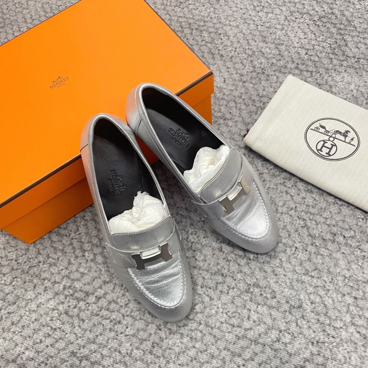 Hermes Hermes Silver Metallic Leather Loafers Size US 5 / IT 35 - 6 Thumbnail