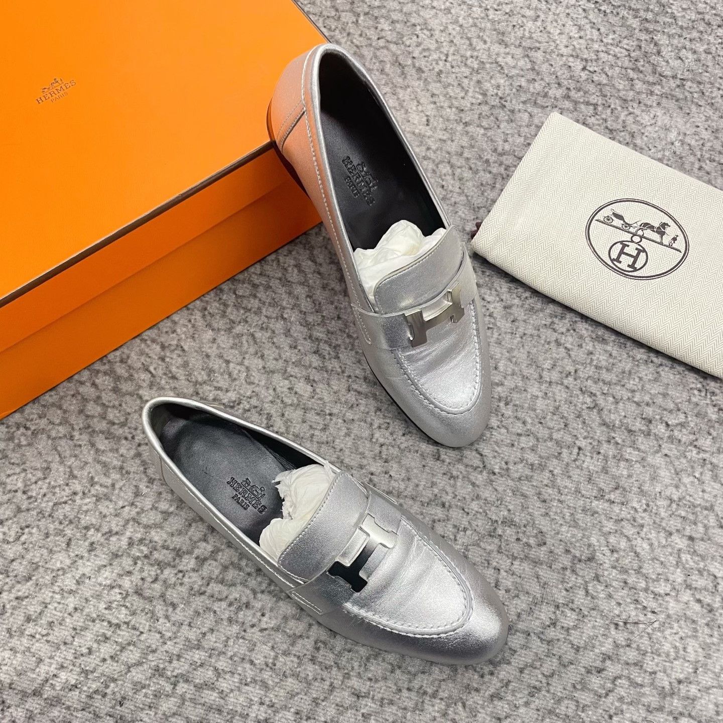 Hermes Hermes Silver Metallic Leather Loafers Size US 5 / IT 35 - 4 Thumbnail