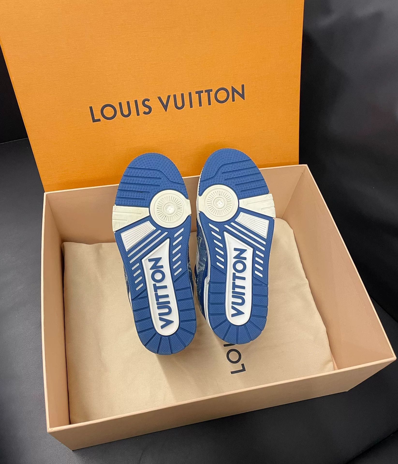 Louis Vuitton Louis Vuitton Trainer Leather Sneakers Size US 4 / IT 34 - 6 Thumbnail