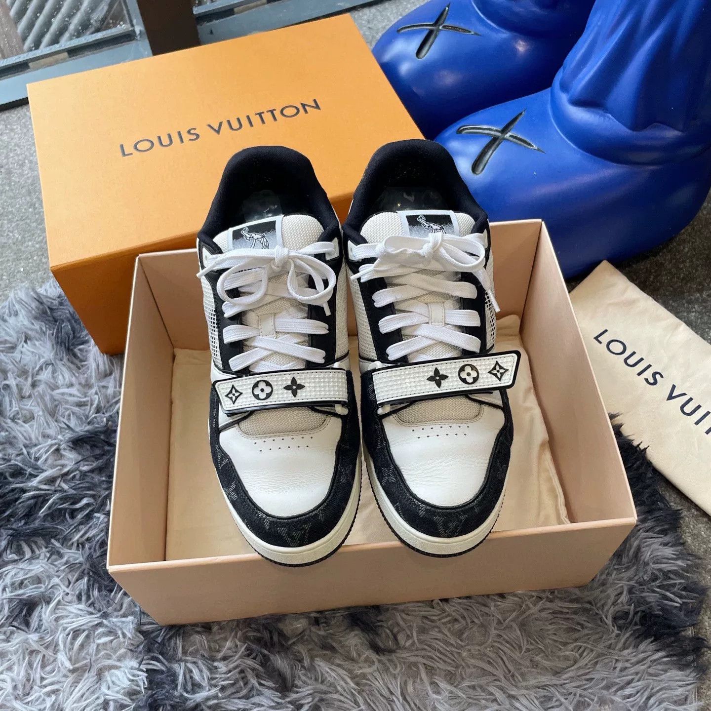 Louis Vuitton LV Trainer Black White Sneakers Size US 9.5 / EU 42-43 - 2 Thumbnail