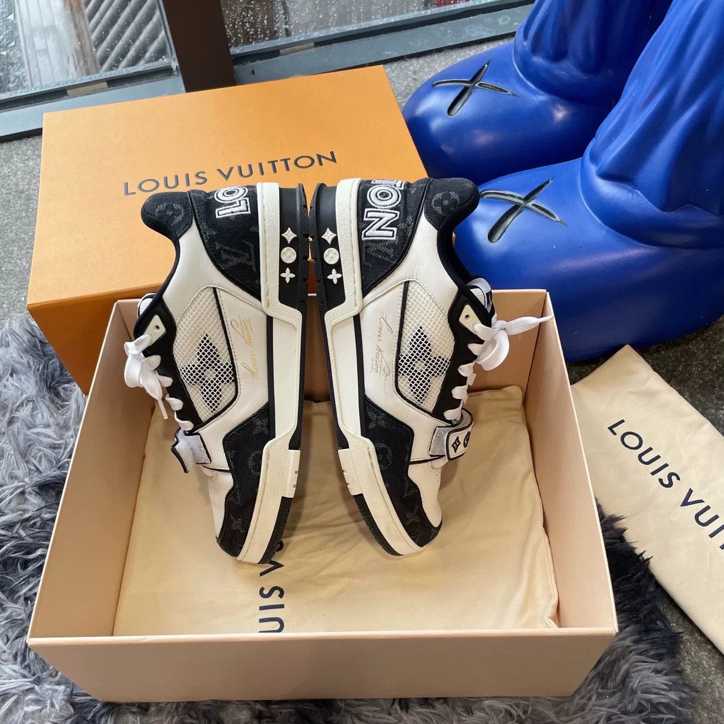 Louis Vuitton LV Trainer Black White Sneakers Size US 9.5 / EU 42-43 - 5 Thumbnail