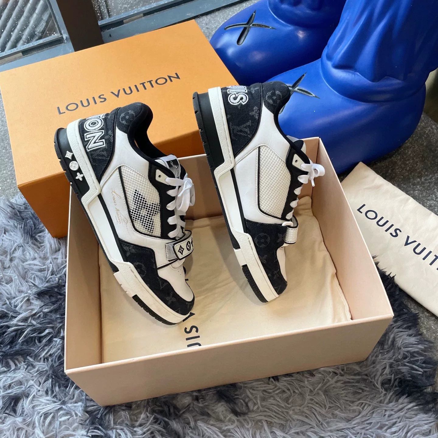 Louis Vuitton LV Trainer Black White Sneakers Size US 9.5 / EU 42-43 - 3 Thumbnail